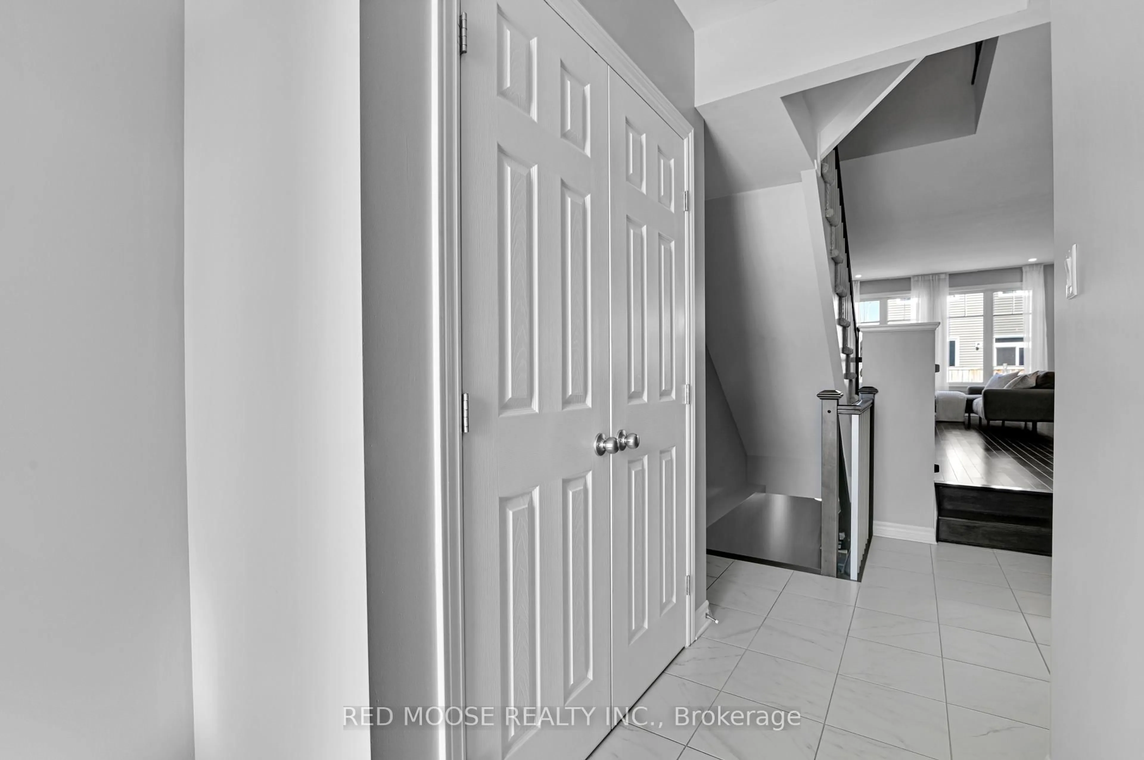 Indoor entryway for 730 Sora Way, Ottawa Ontario K1T 0R3