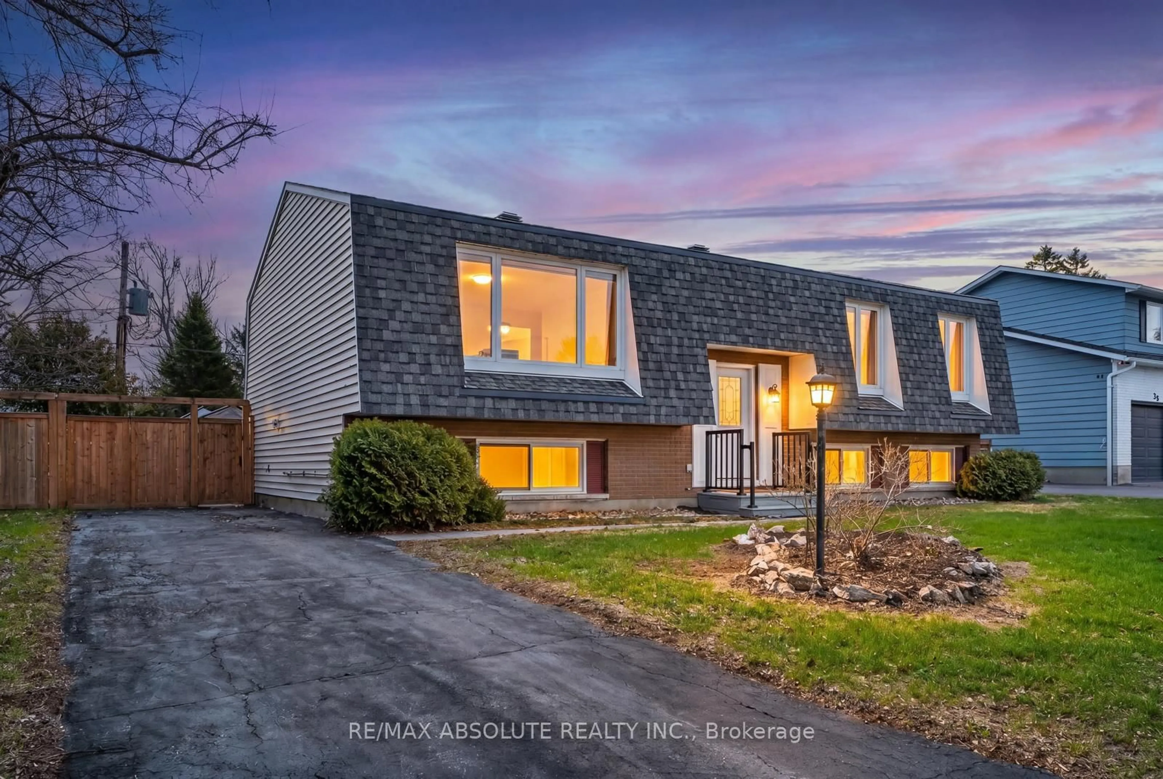 Home with brick exterior material, street for 33 Owlshead Rd, Munster Ontario K0A 3P0