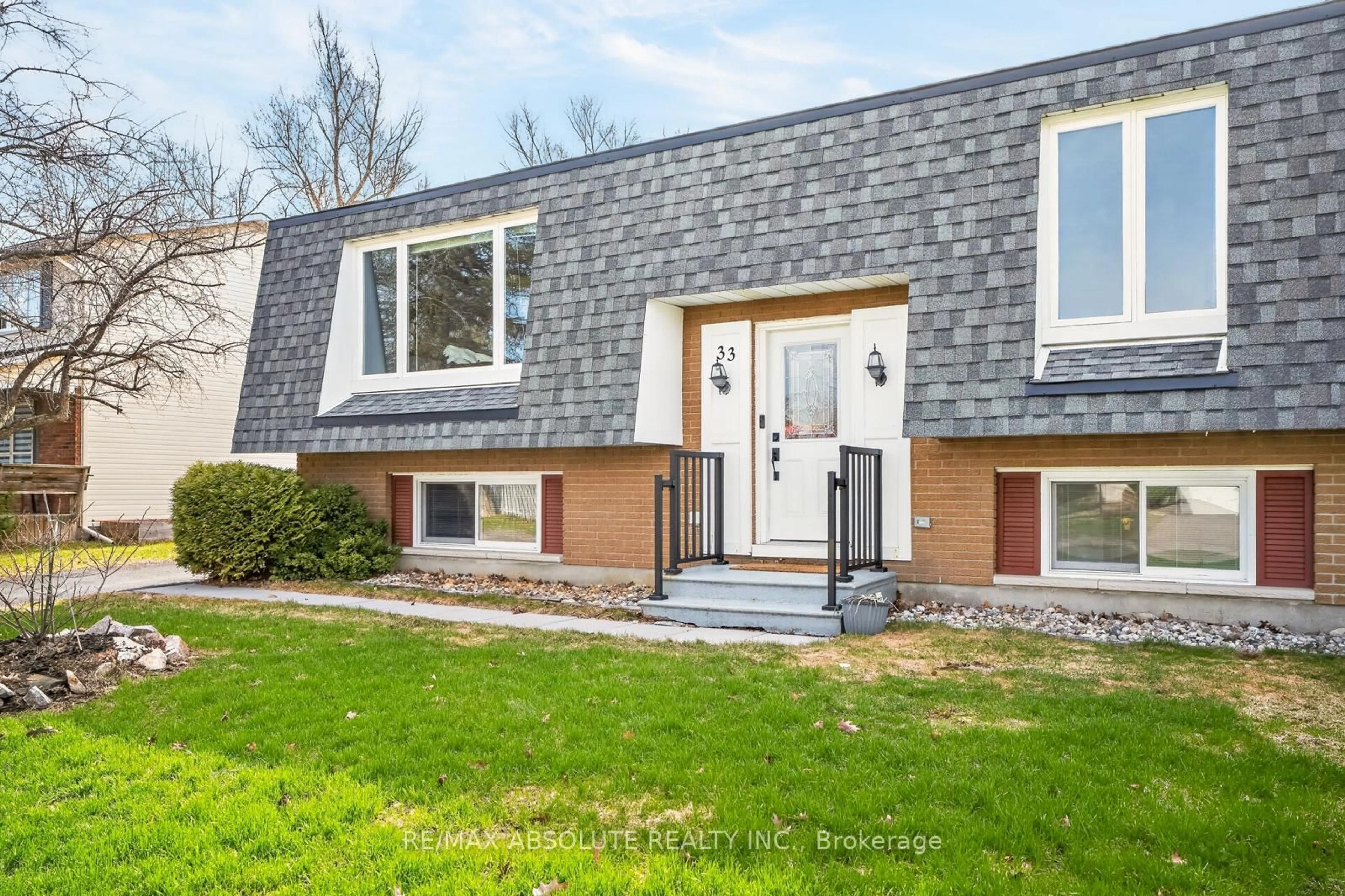 Home with brick exterior material, street for 33 Owlshead Rd, Munster Ontario K0A 3P0