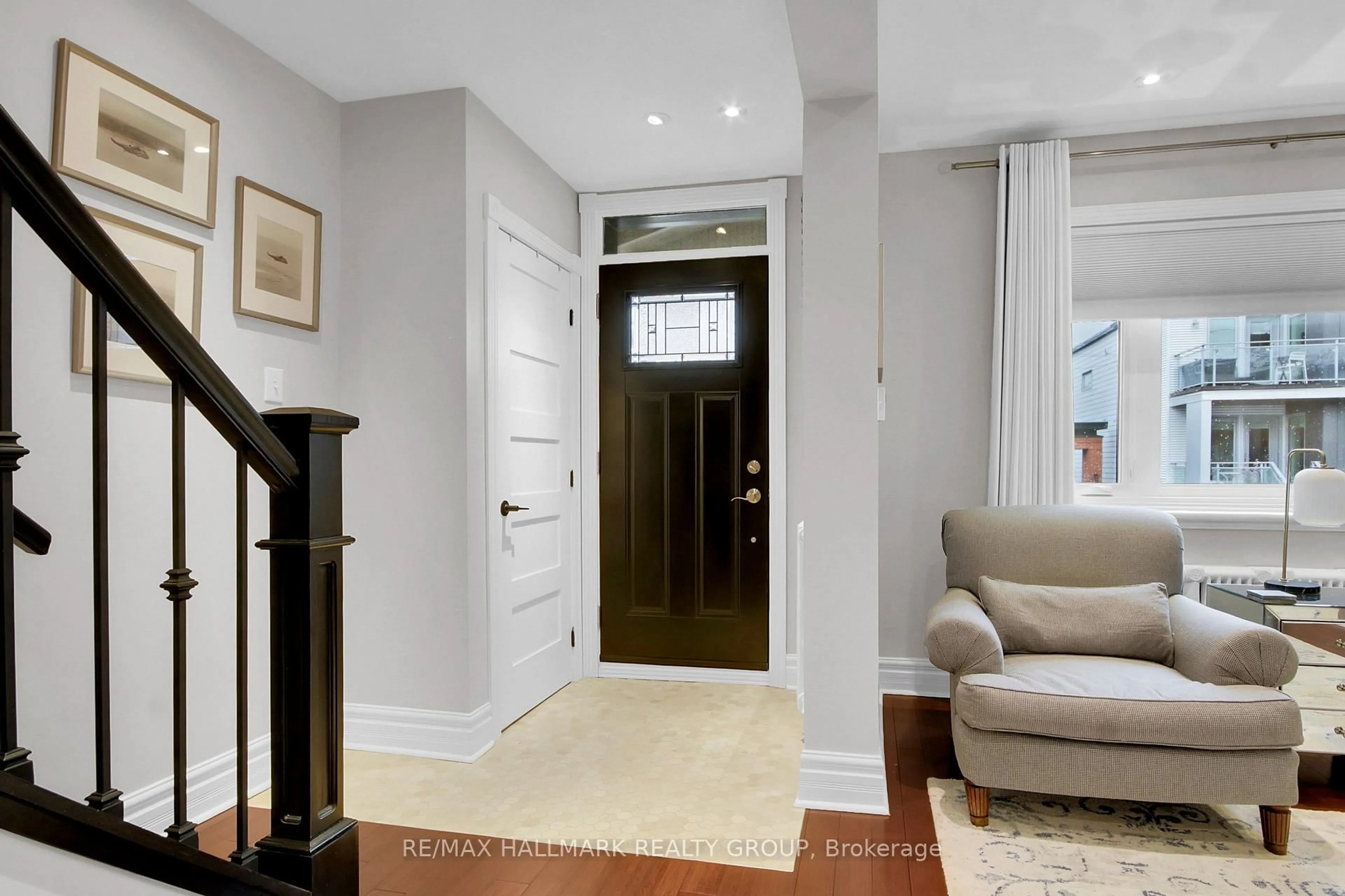 Indoor entryway for 24 Morris St, Ottawa Ontario K1S 4A7