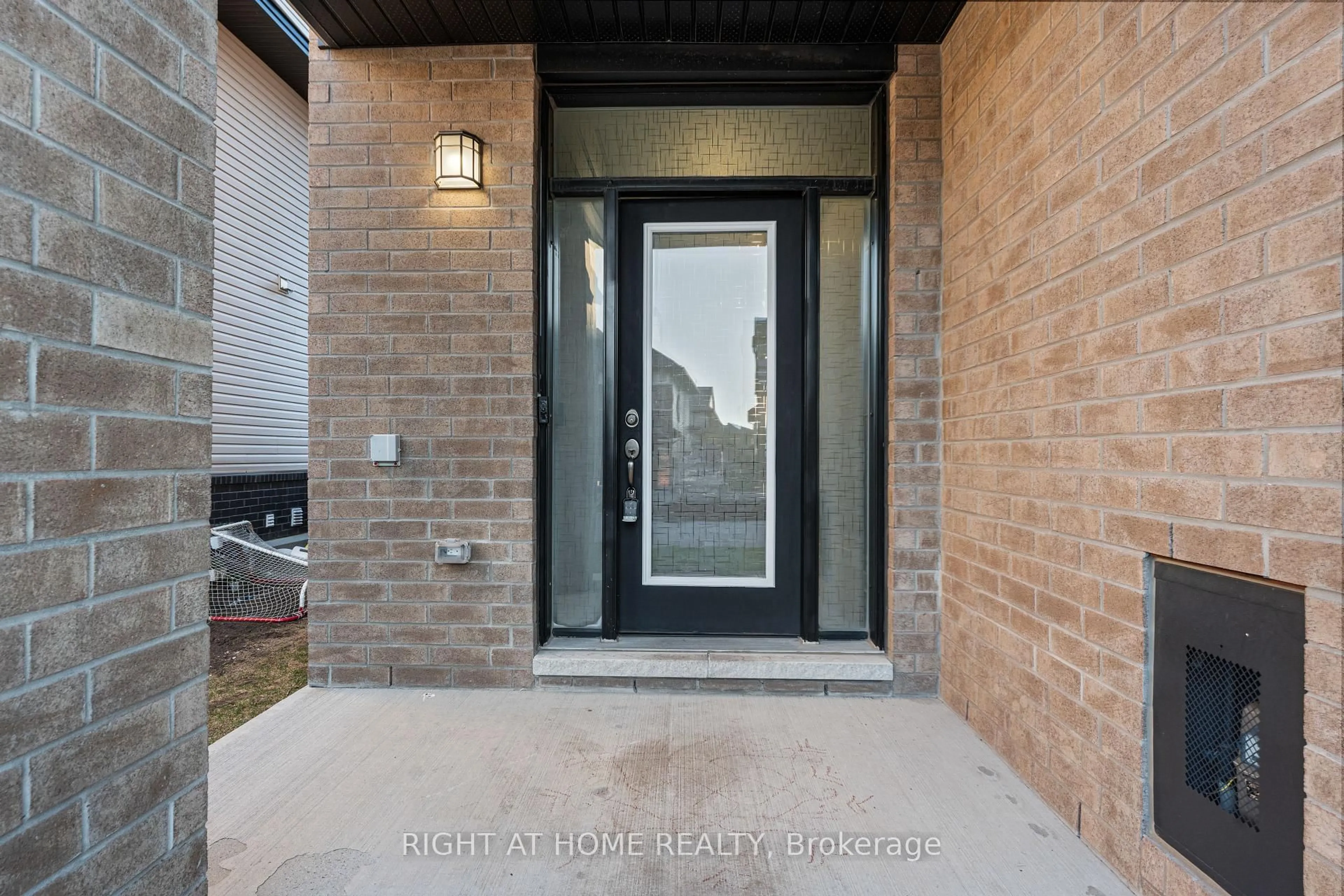 Indoor entryway for 35 PLANK St, Ottawa Ontario K2V 0M8