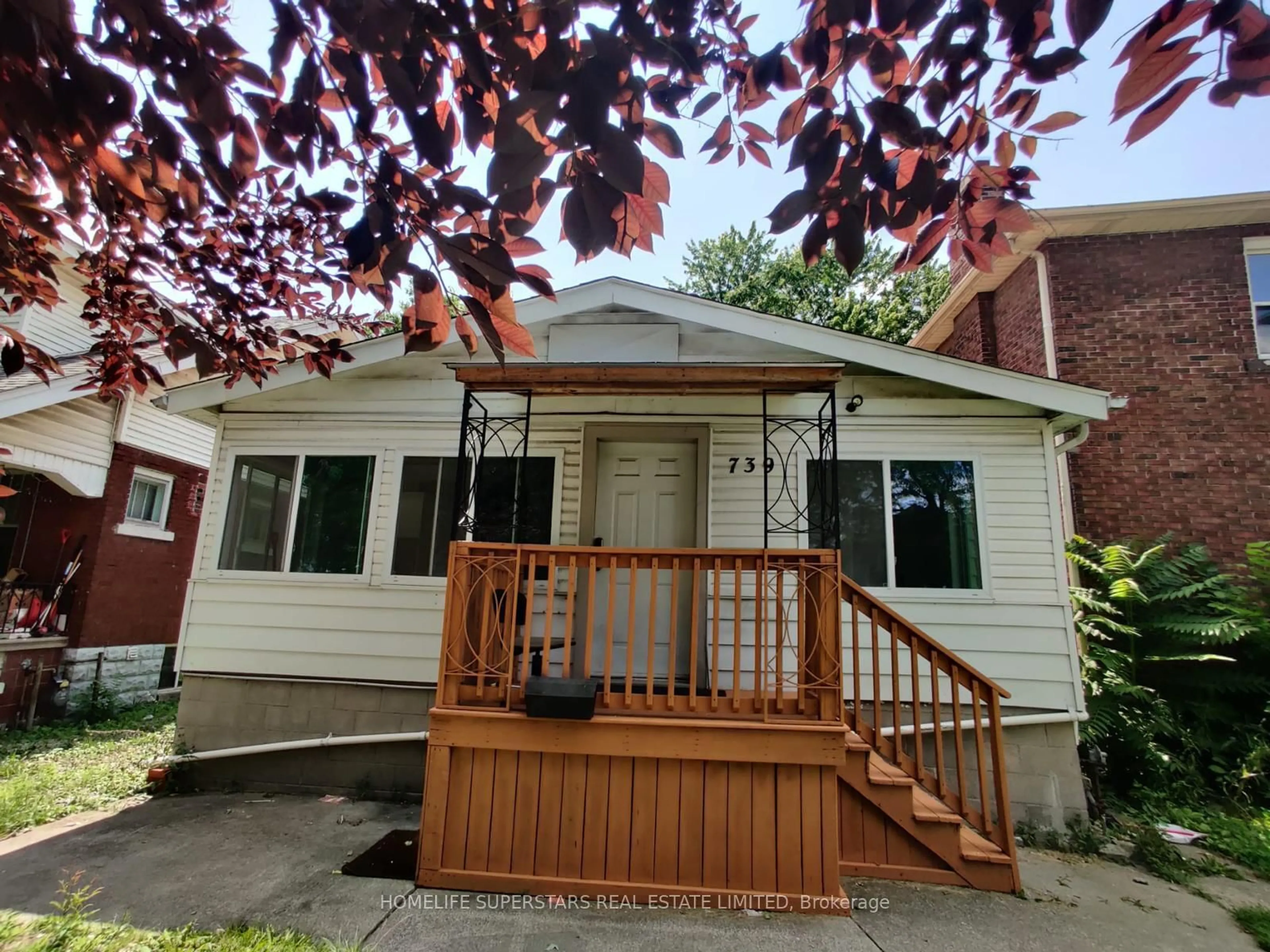 Unknown for 739 Campbell Ave, Windsor Ontario N9B 2H6