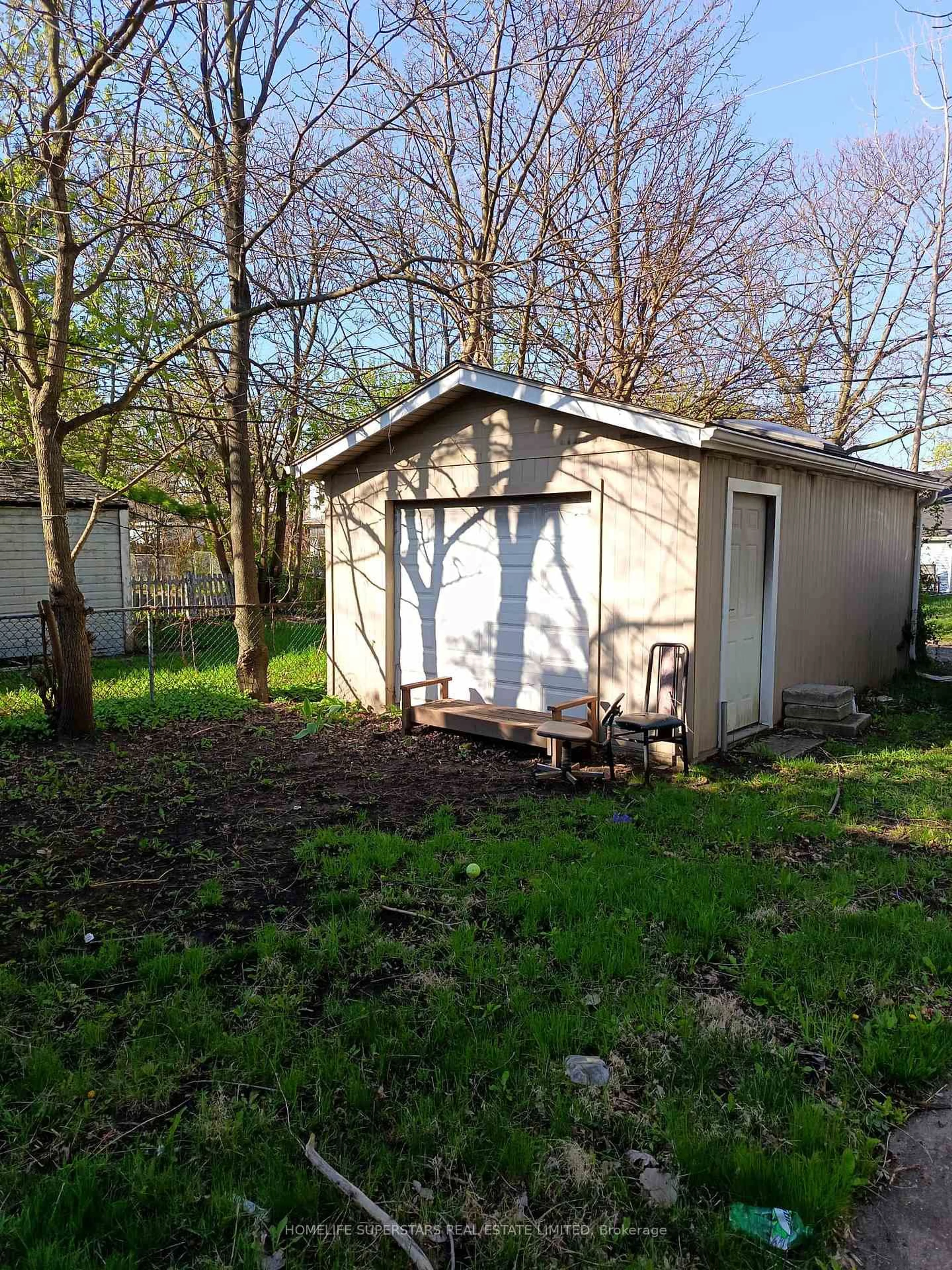 Shed for 739 Campbell Ave, Windsor Ontario N9B 2H6