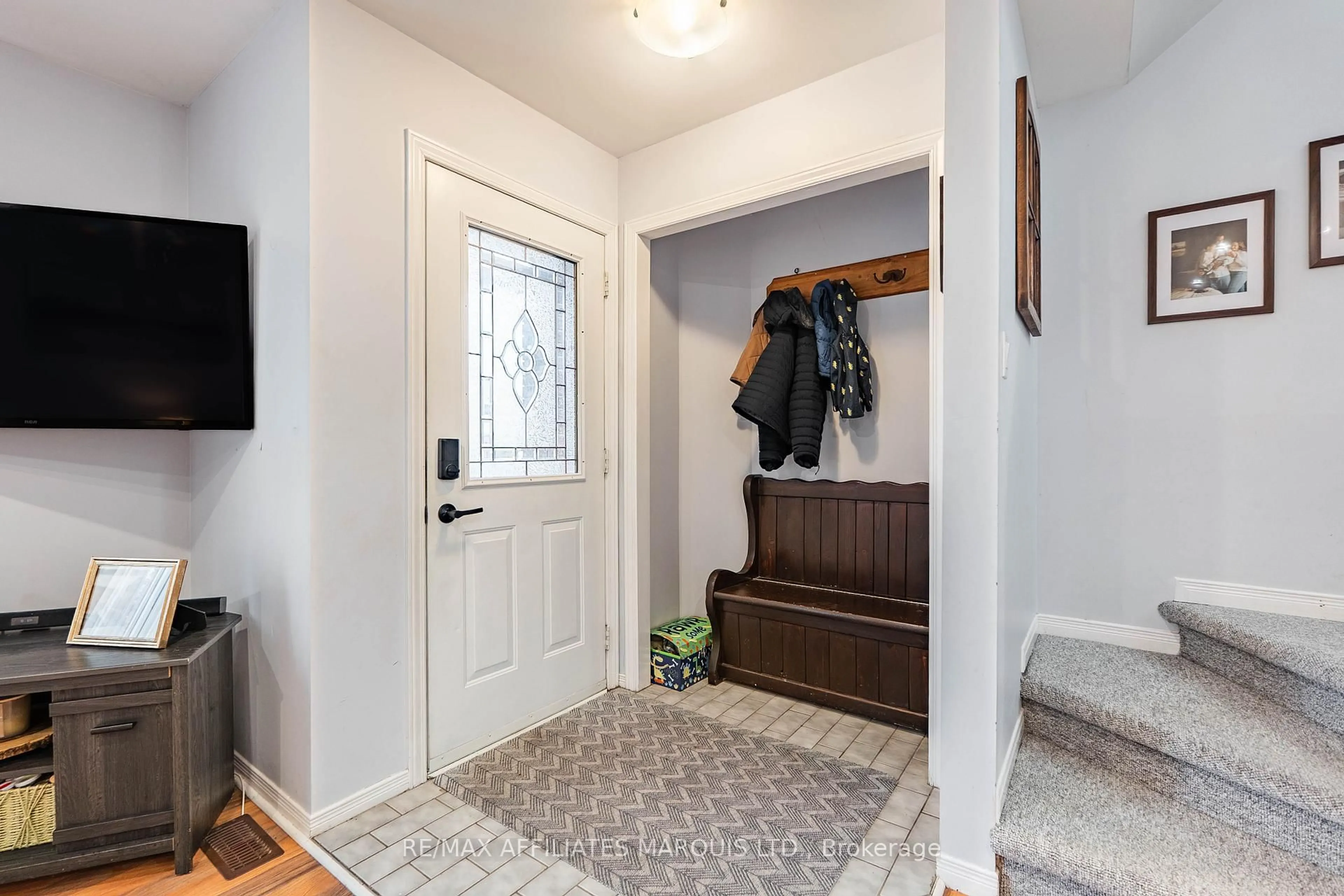 Indoor entryway for 2333 Emily Cres, Cornwall Ontario K6H 7H5
