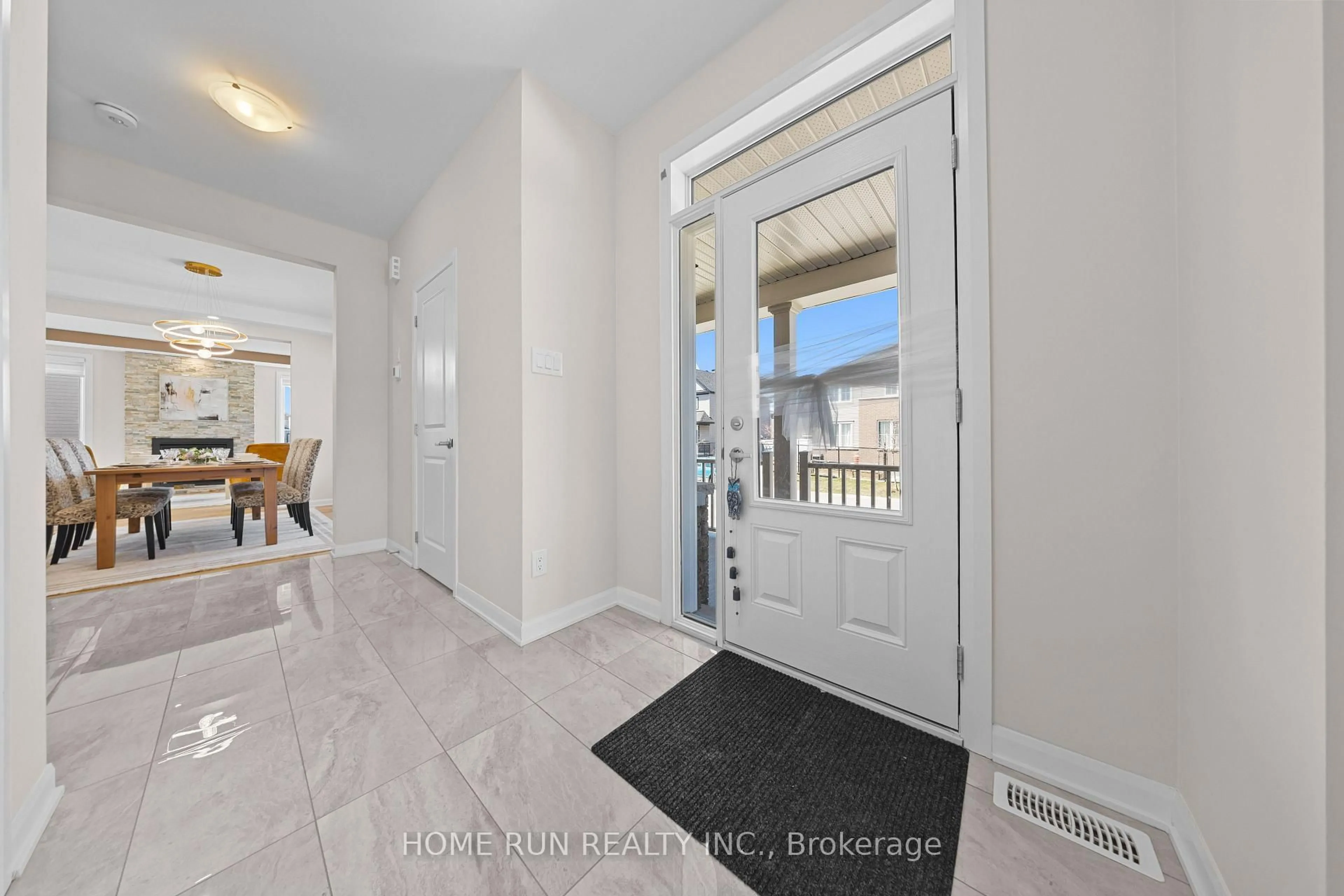 Indoor entryway for 320 Basalt Lane, Kanata Ontario K2T 0P9