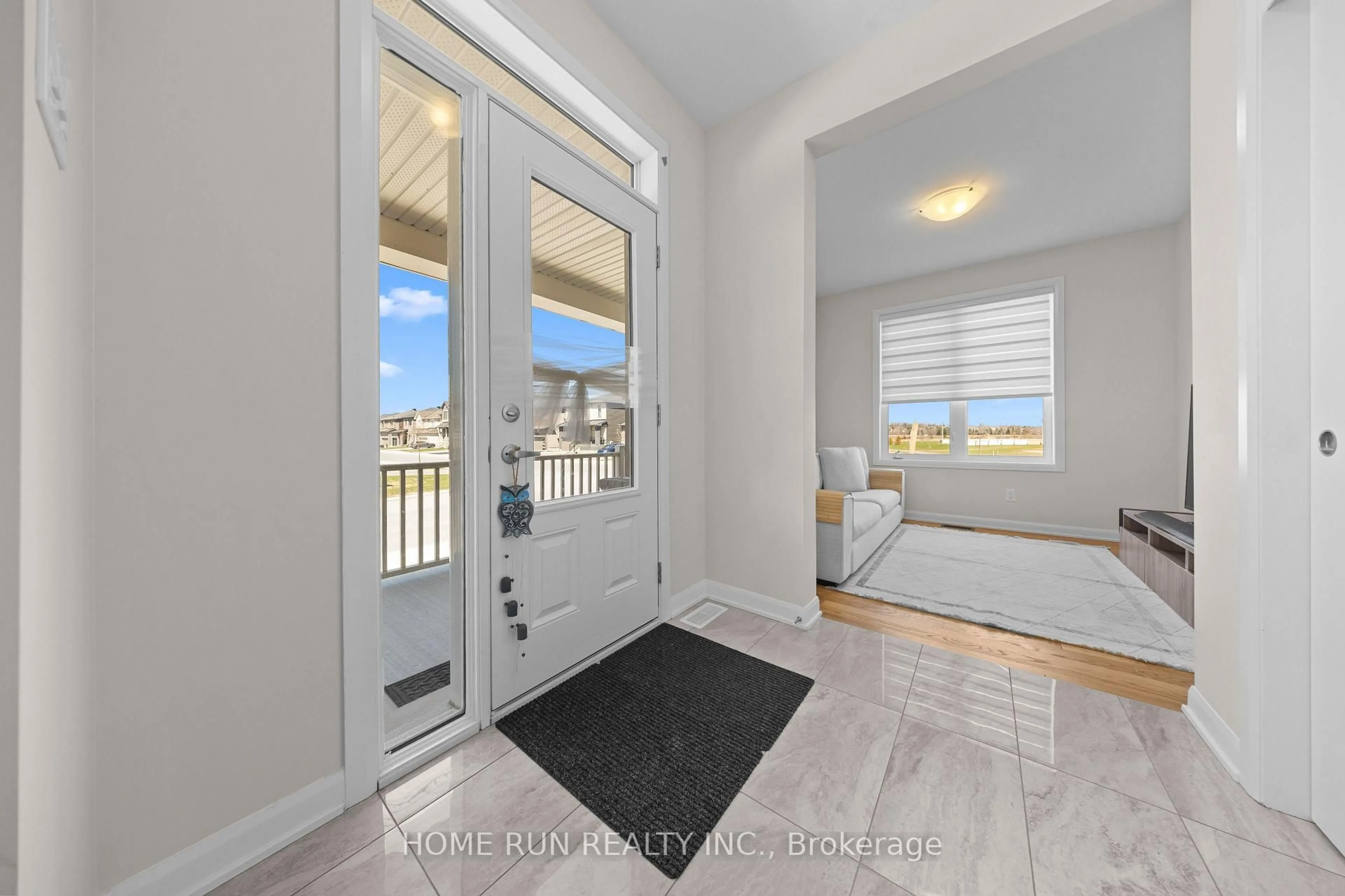 Indoor entryway for 320 Basalt Lane, Kanata Ontario K2T 0P9