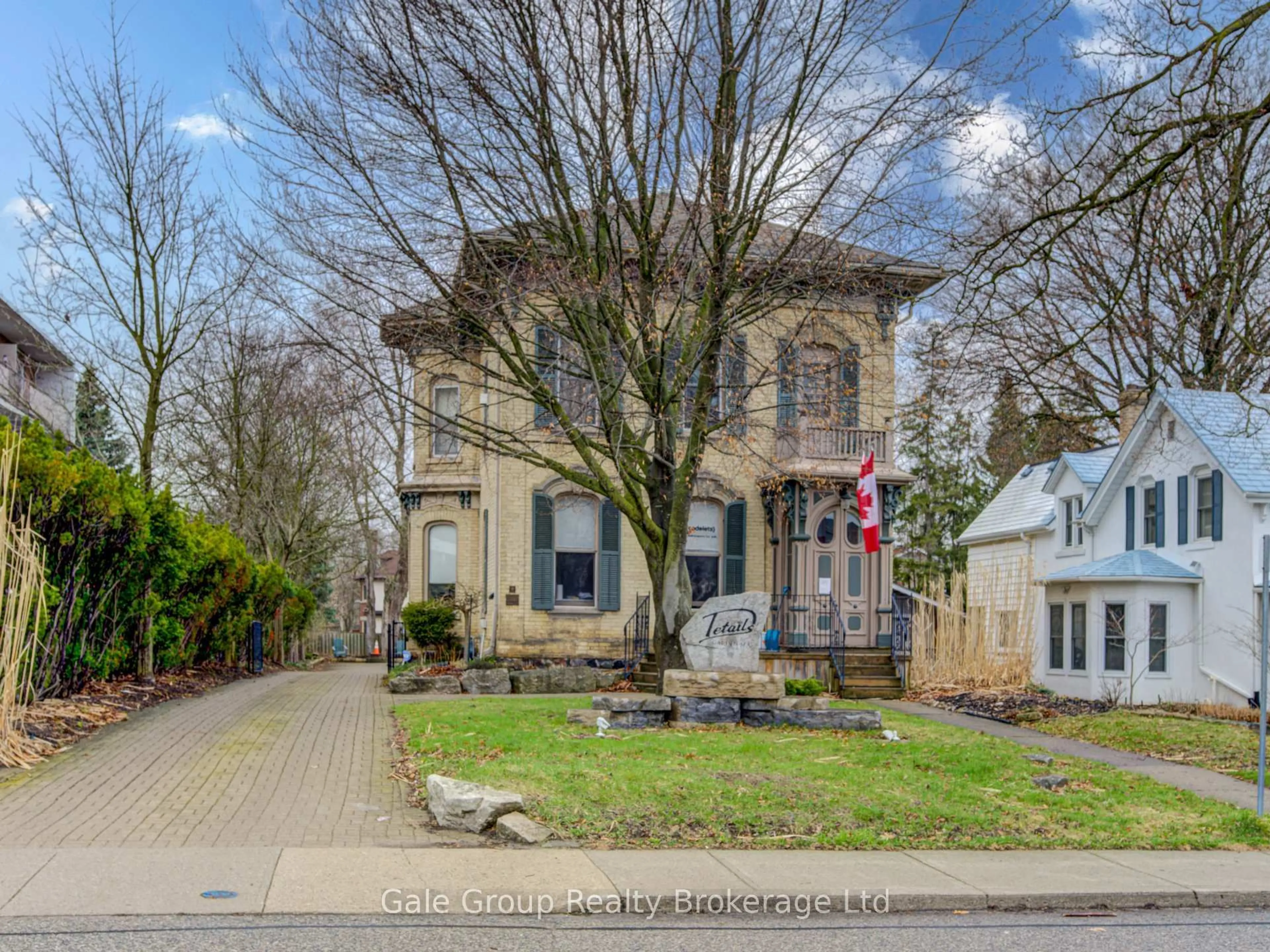A pic from outside/outdoor area/front of a property/back of a property/a pic from drone, street for 77 Light St, Woodstock Ontario N4S 6G9