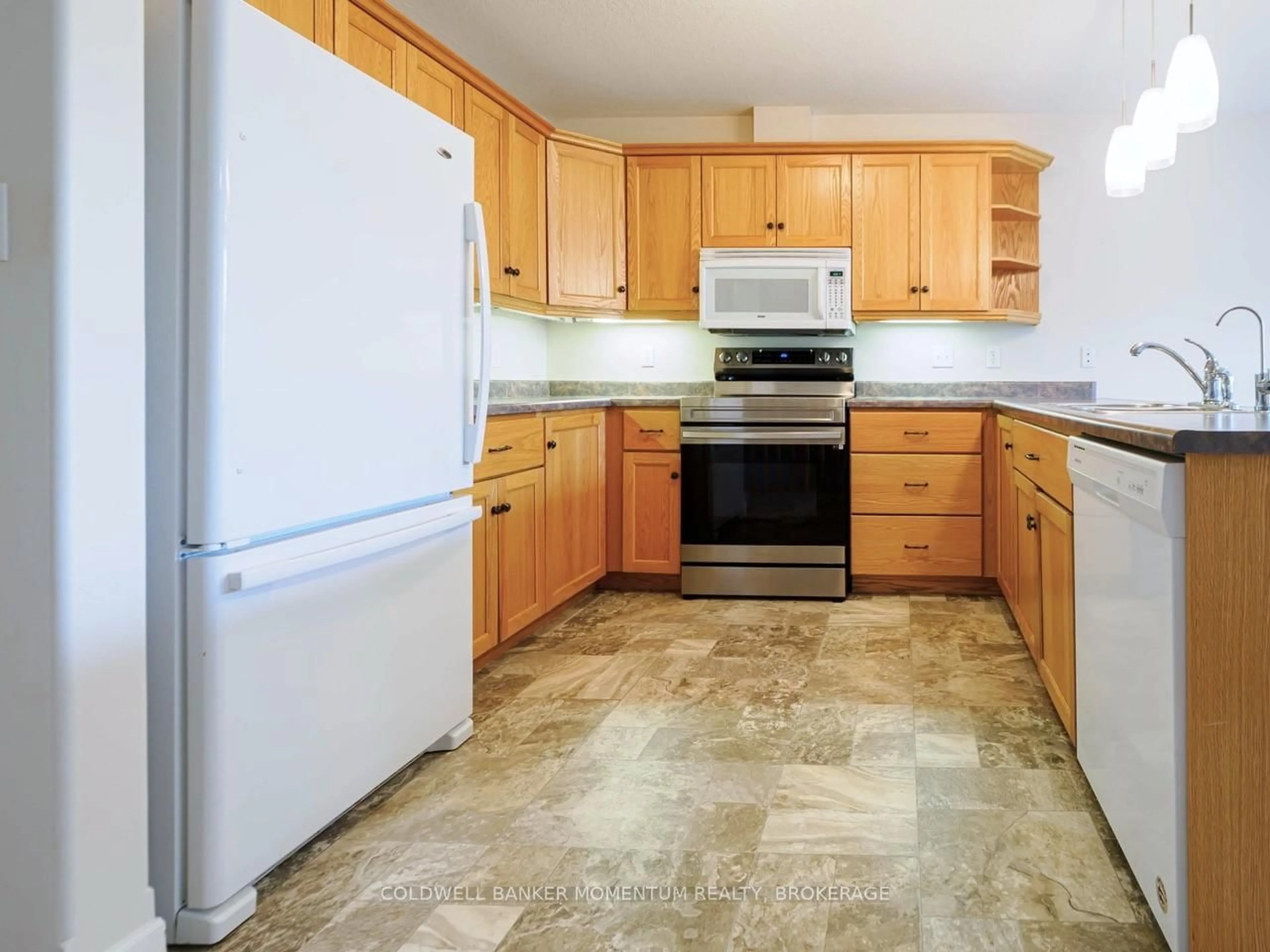 Standard kitchen, ceramic/tile floor for 409 Queen St #8, Norfolk Ontario N3Y 0A1
