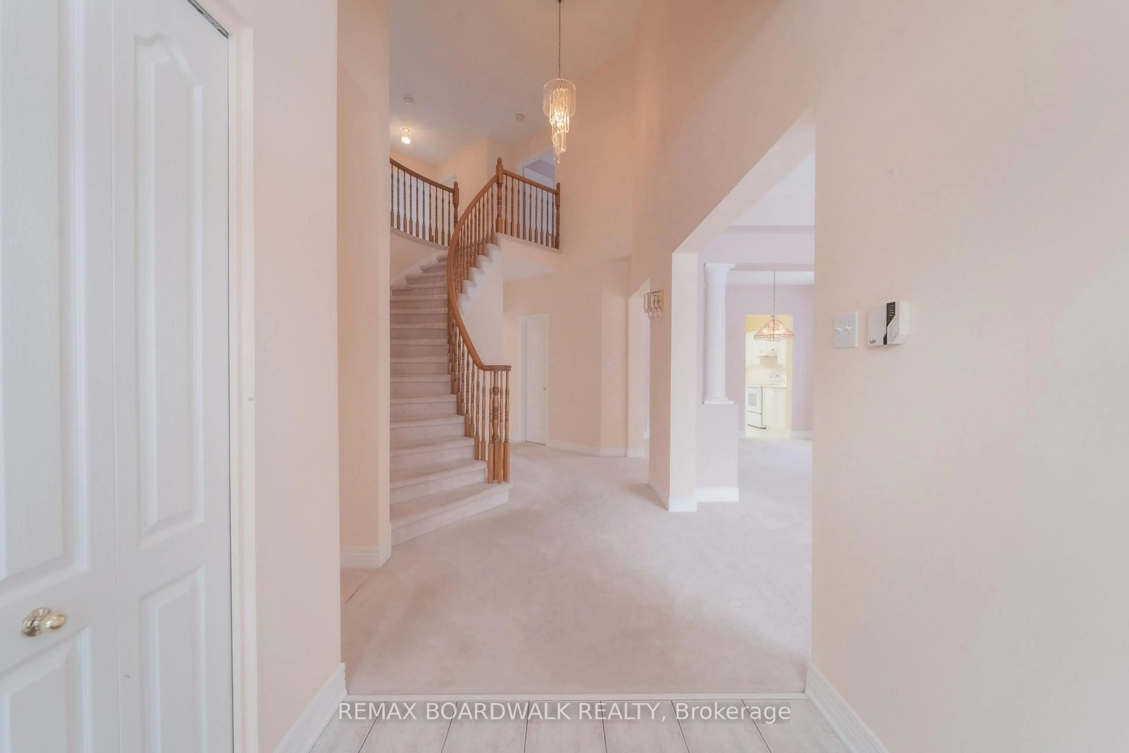 Indoor foyer for 57 Mattawa Cres, Ottawa Ontario K2M 2E8