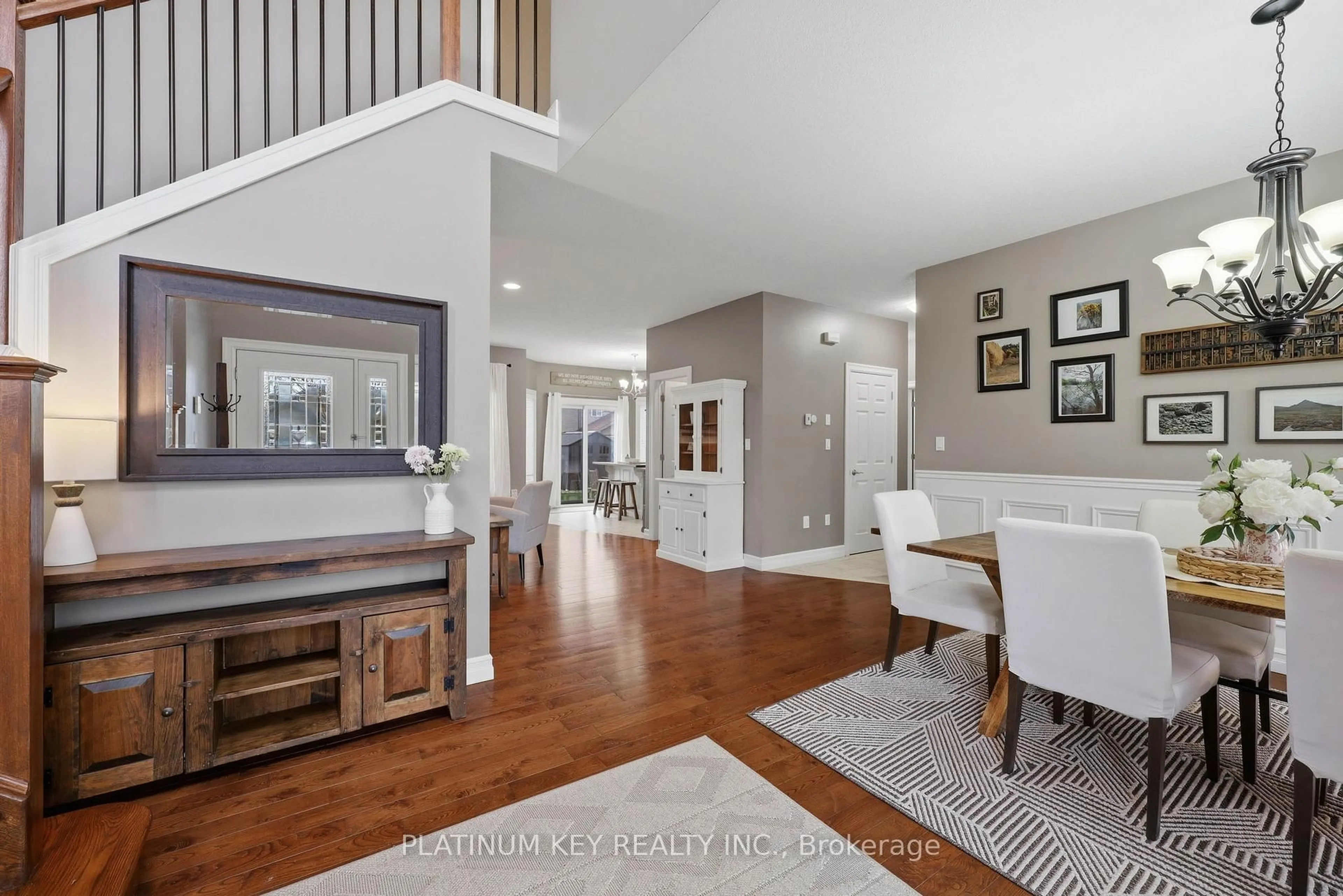 Indoor entryway for 979 Moy Cres, London North Ontario N6G 0B6