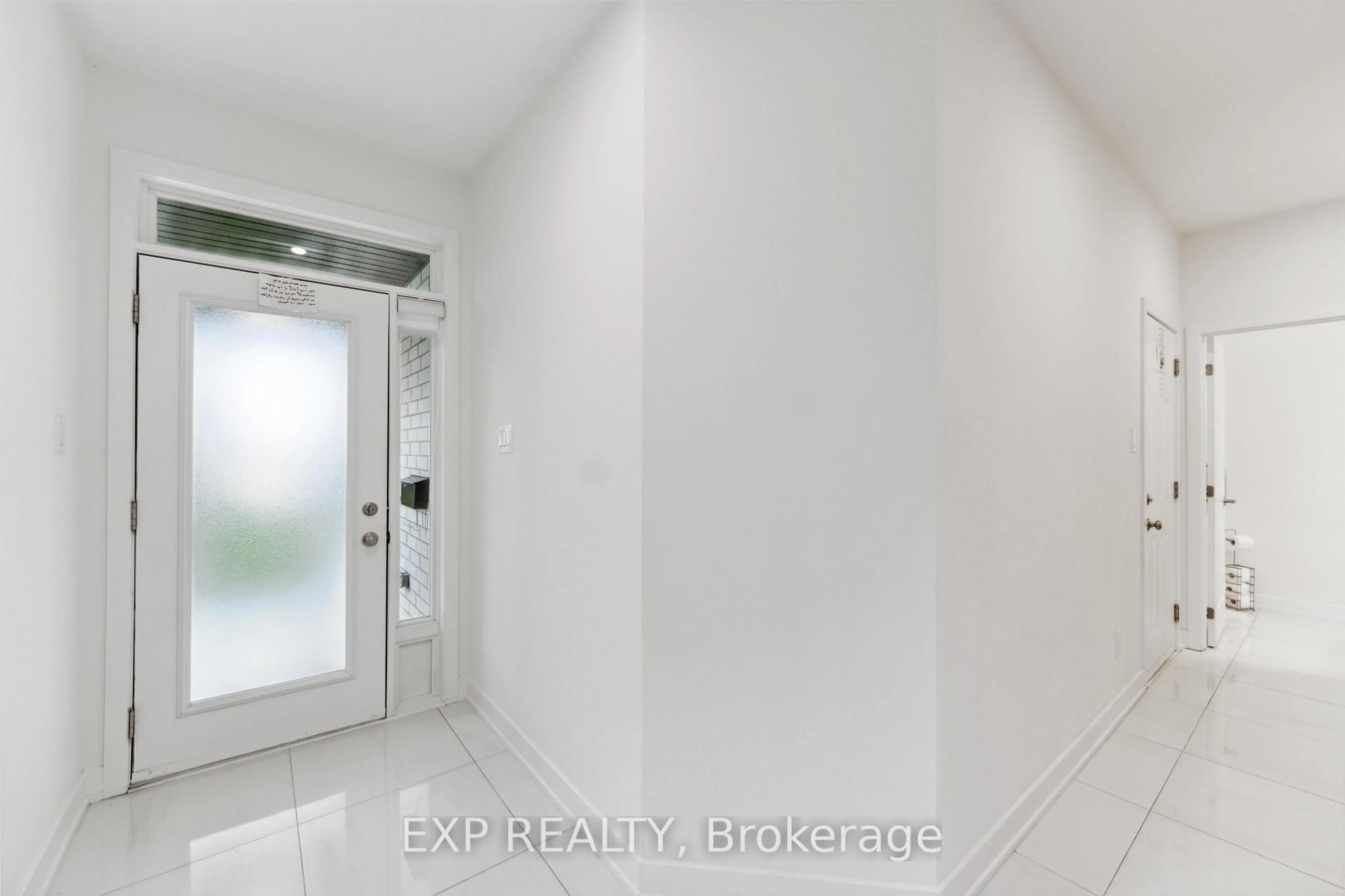 Indoor entryway for 748 OVATION Grve, Ottawa Ontario K1T 0X6