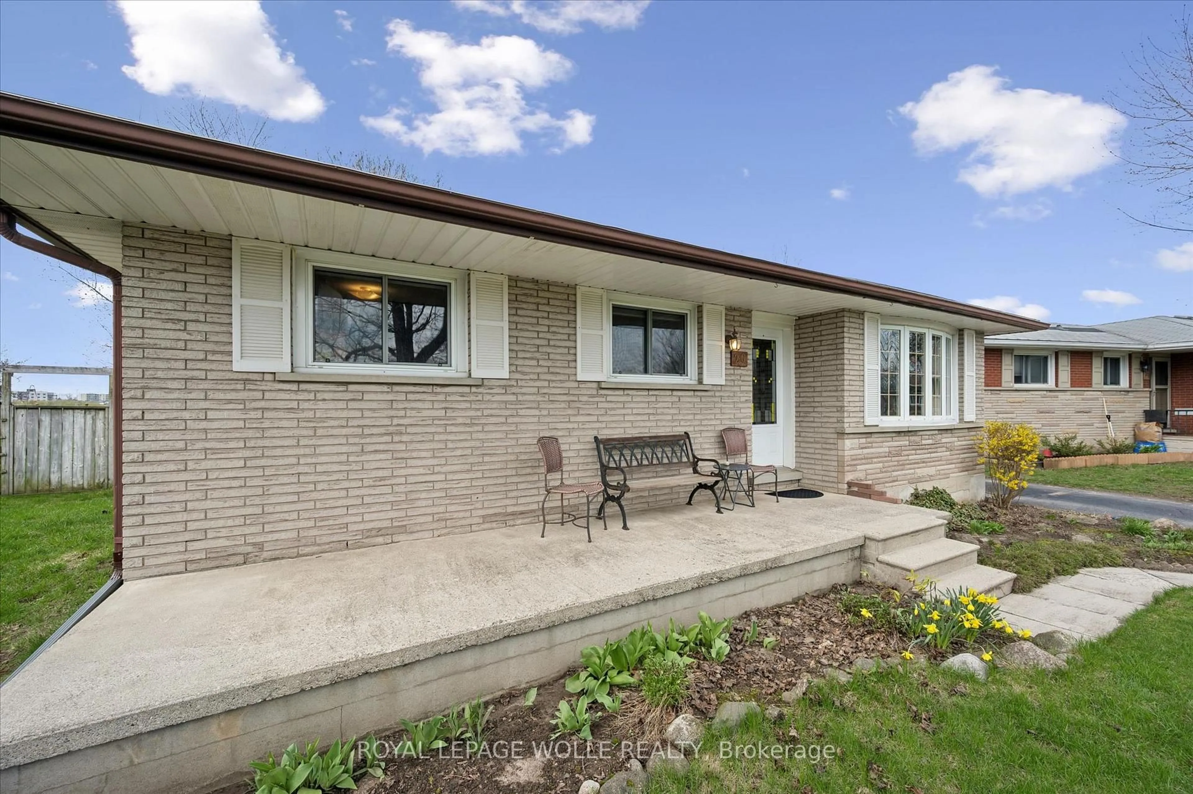 Home with brick exterior material, street for 26 Parkhill Crt, Kitchener Ontario N2C 2C4