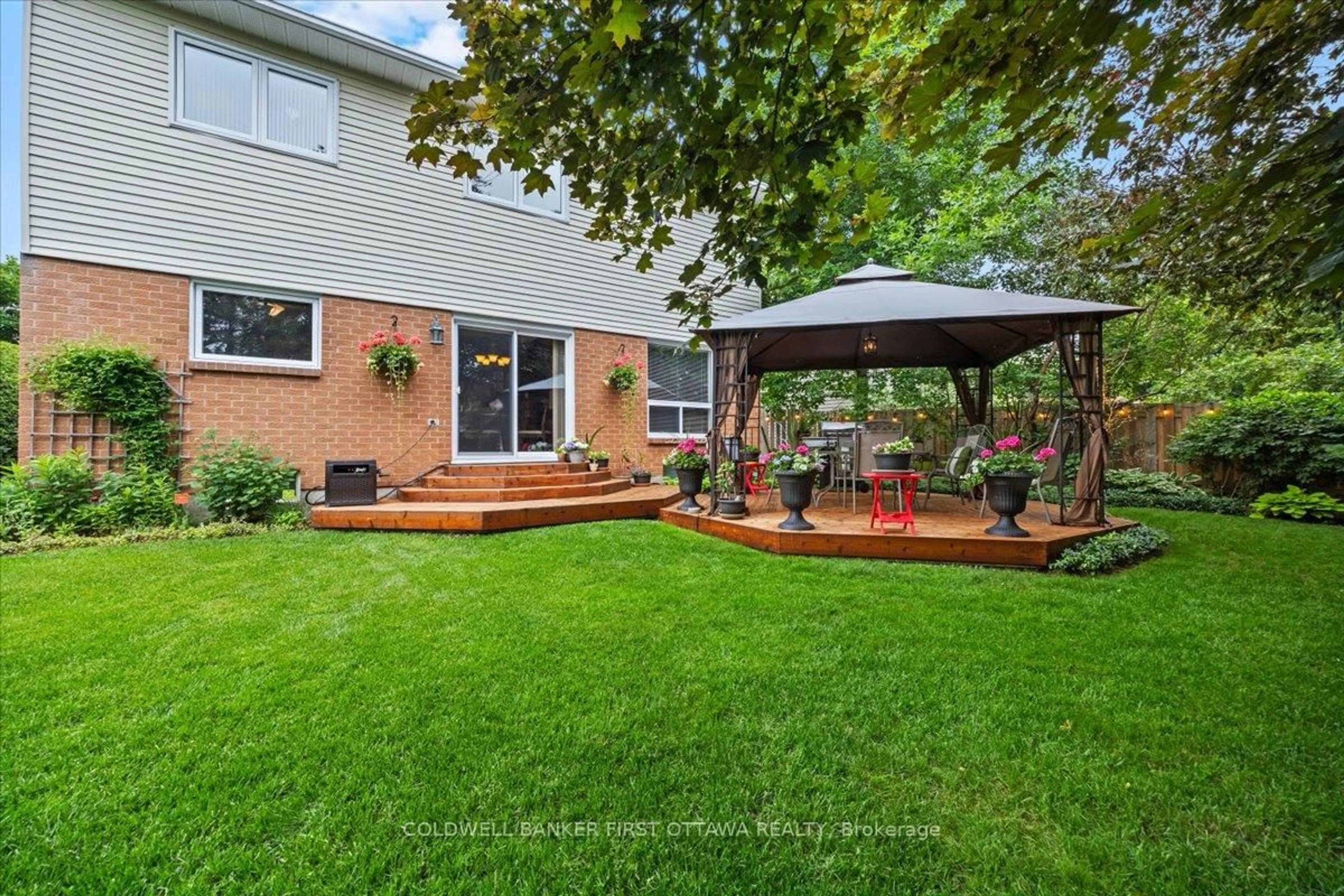 Patio, street for 35 Dressler Dr, Kanata Ontario K2L 3A6