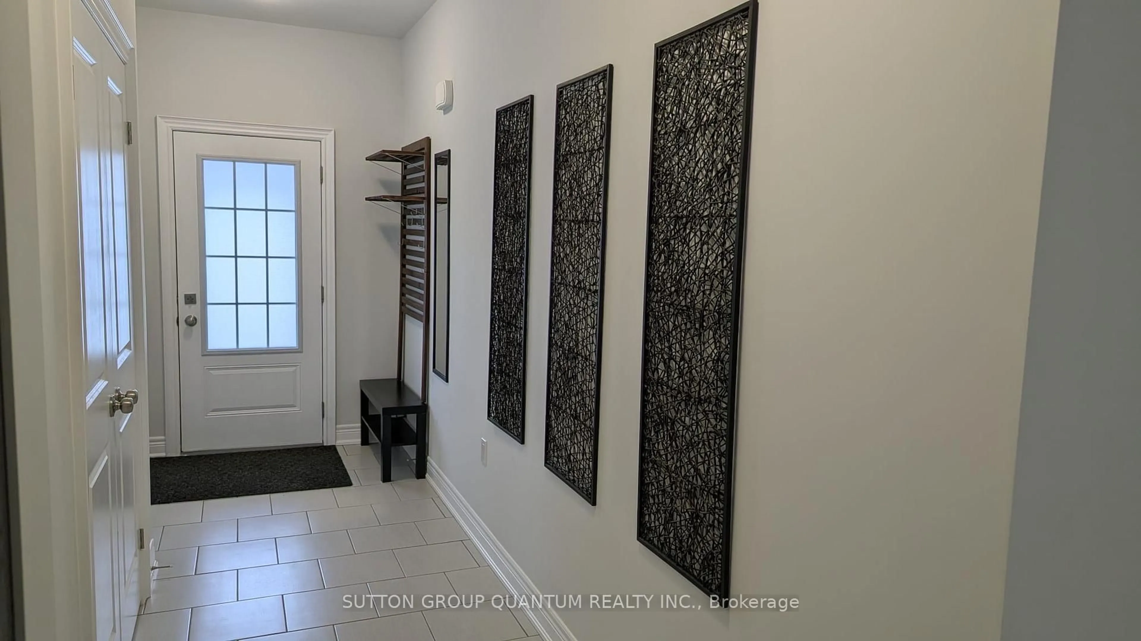 Indoor entryway for 420 Williams Cres, Fort Erie Ontario L2A 0E9