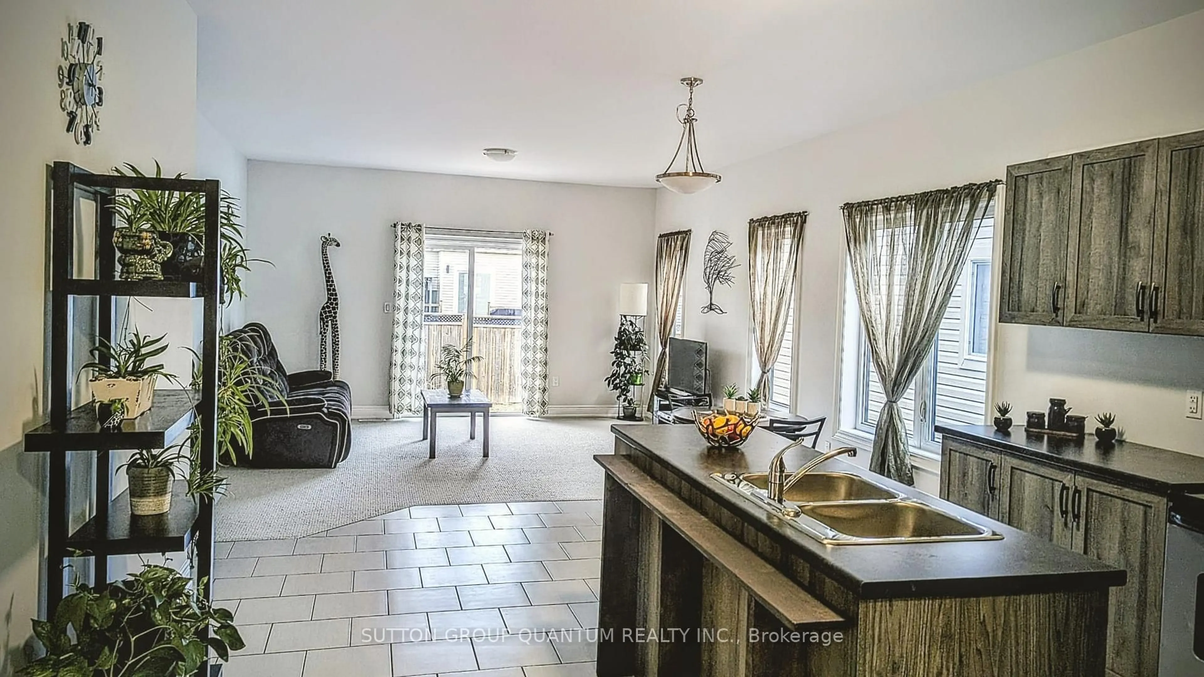 Open concept kitchen, ceramic/tile floor for 420 Williams Cres, Fort Erie Ontario L2A 0E9