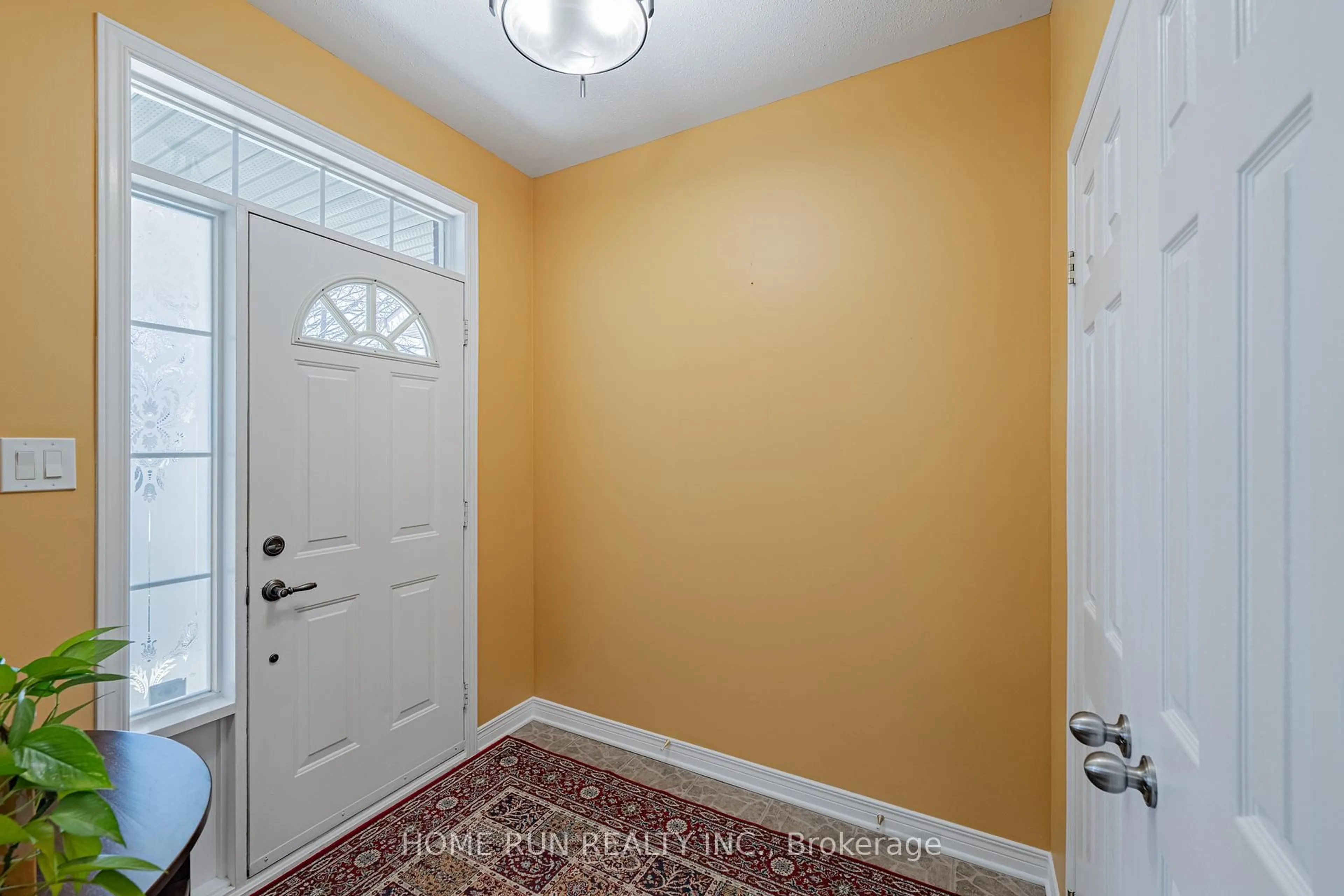 Indoor entryway for 5 Thunderbird Cres, Kanata Ontario K2M 2H4