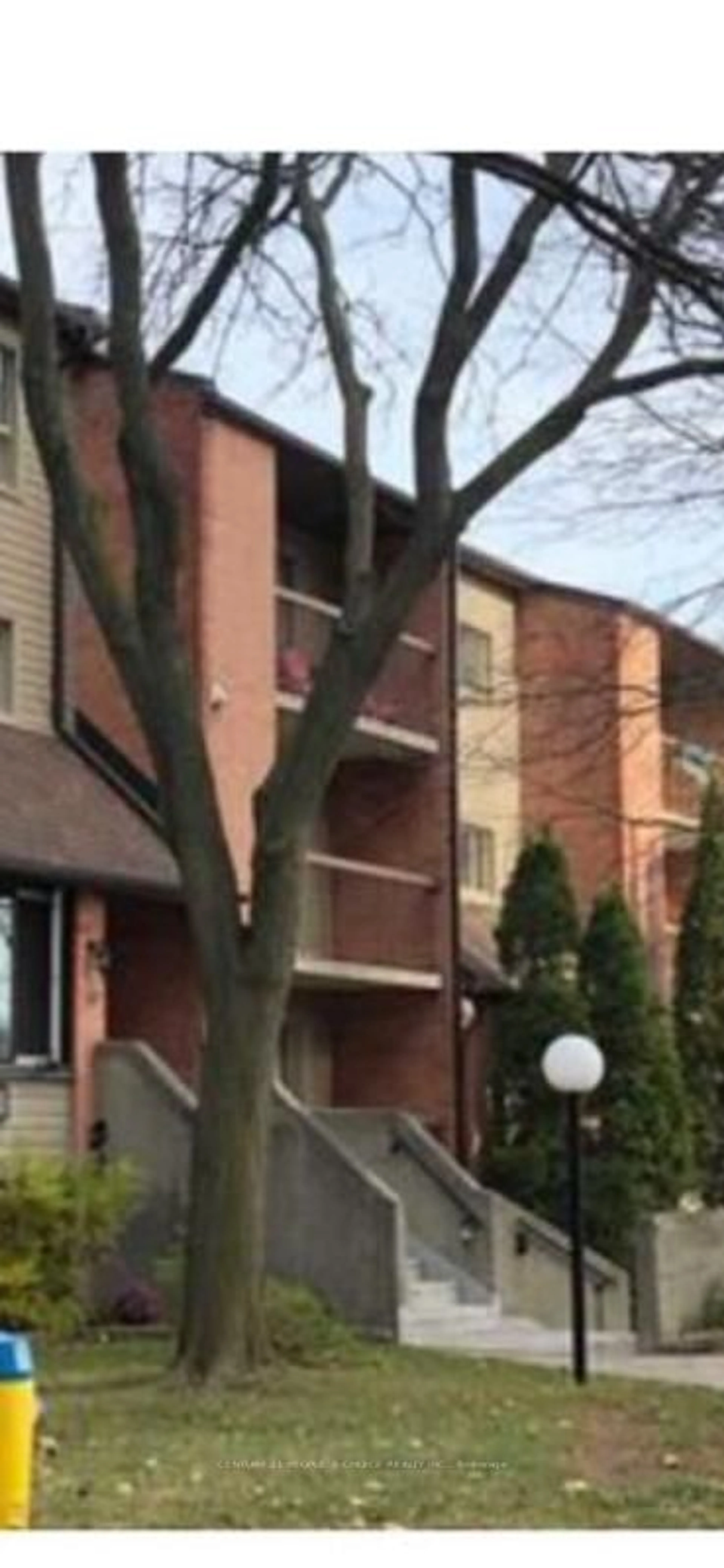 Blurry image for 30 Hickory St #111, Waterloo Ontario N2J 4L4