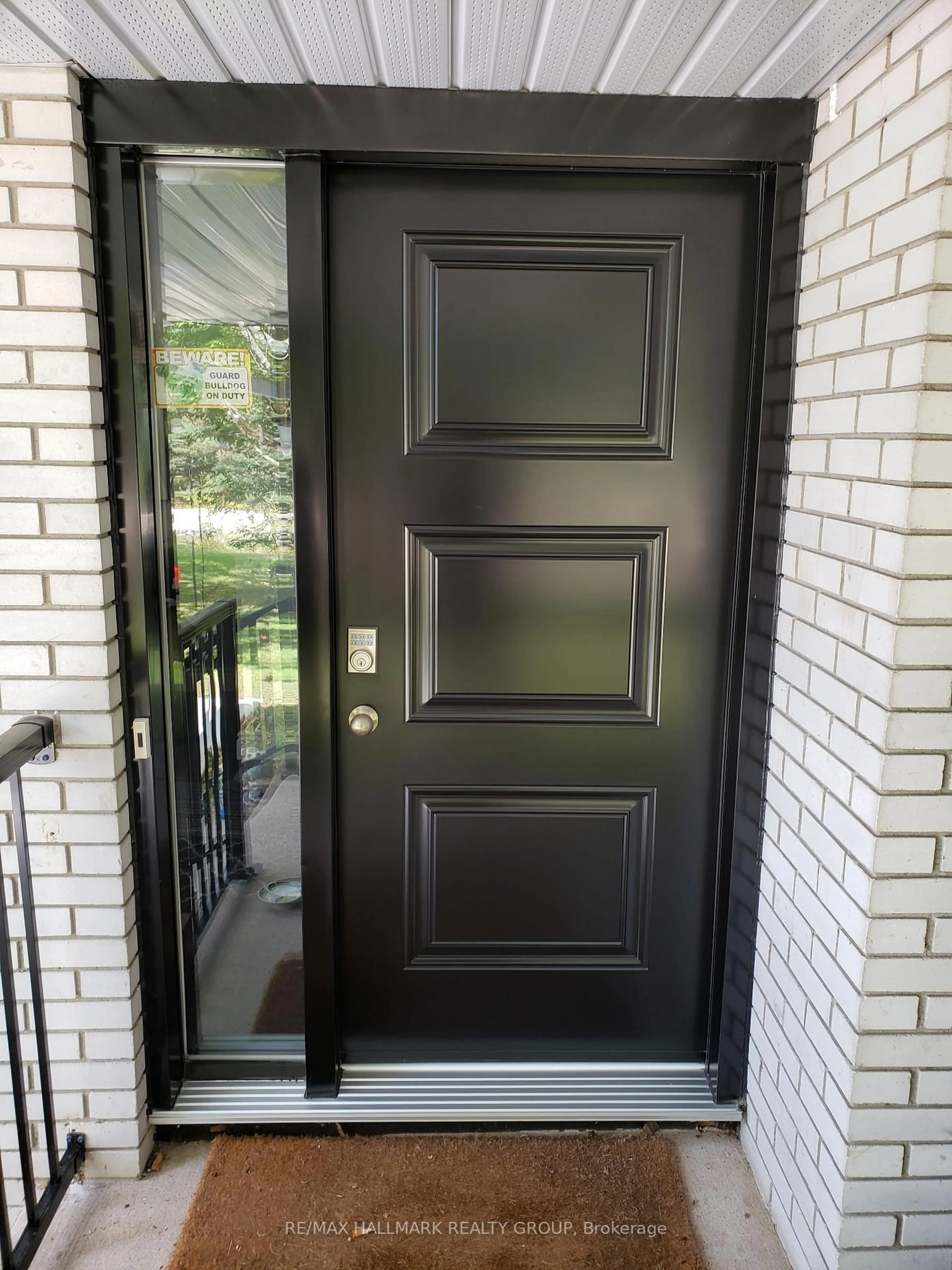 Indoor entryway for 9950 Round Lake Rd, Pembroke Ontario K8A 0K5