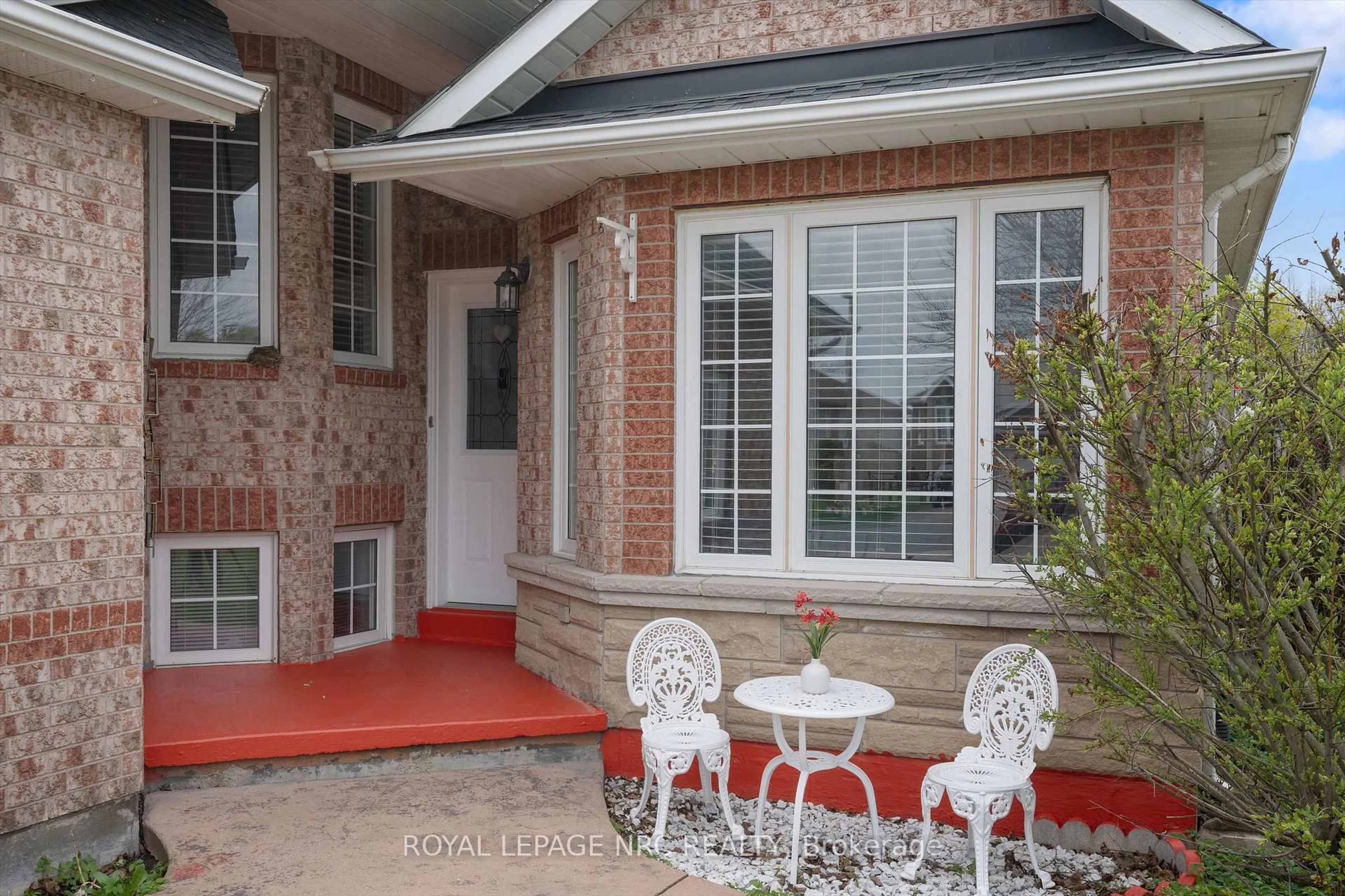 Home with brick exterior material, street for 147 St. Lawrence Dr, Welland Ontario L3C 7H6