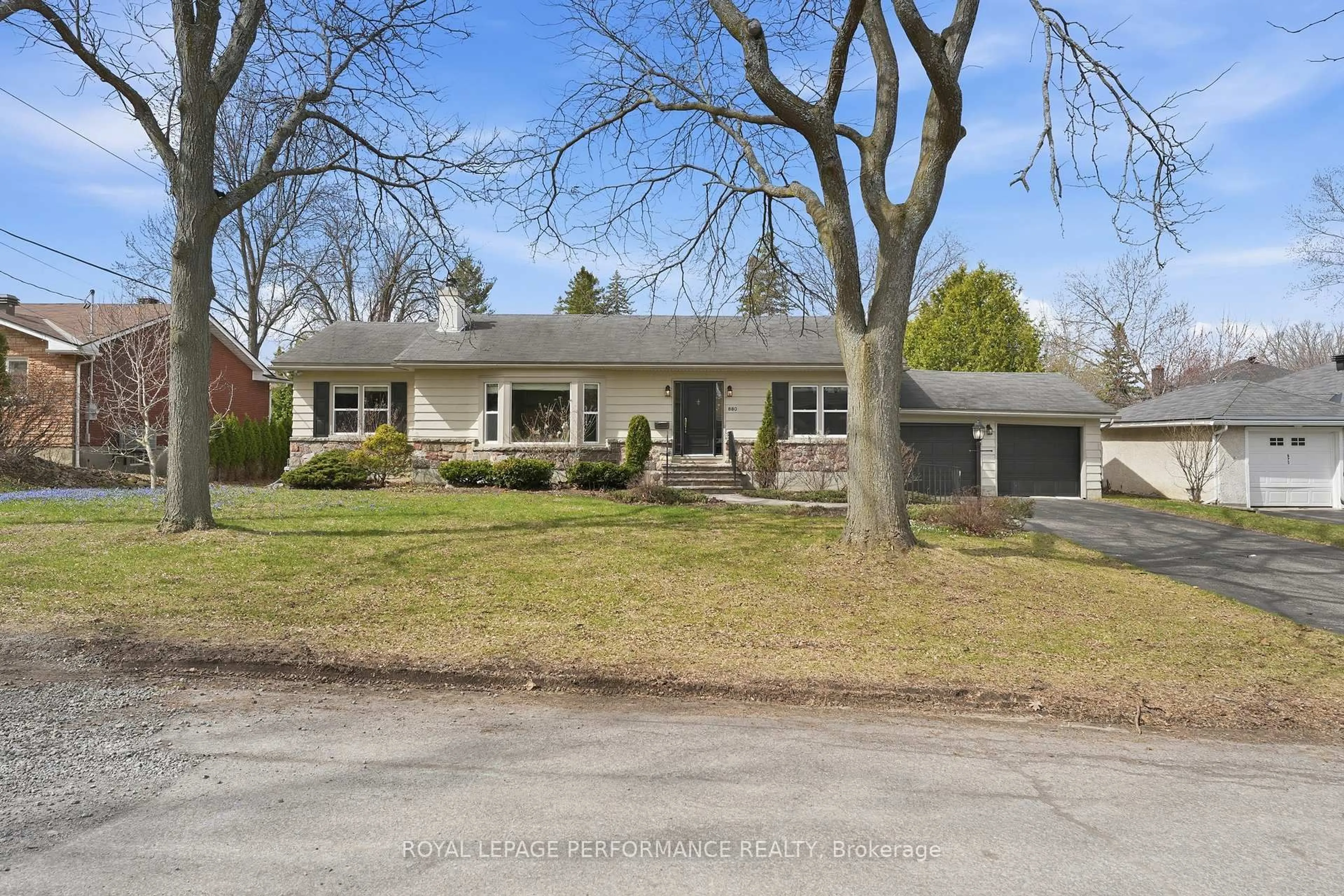 Unknown for 880 Melwood Ave, Ottawa Ontario K2A 3C3