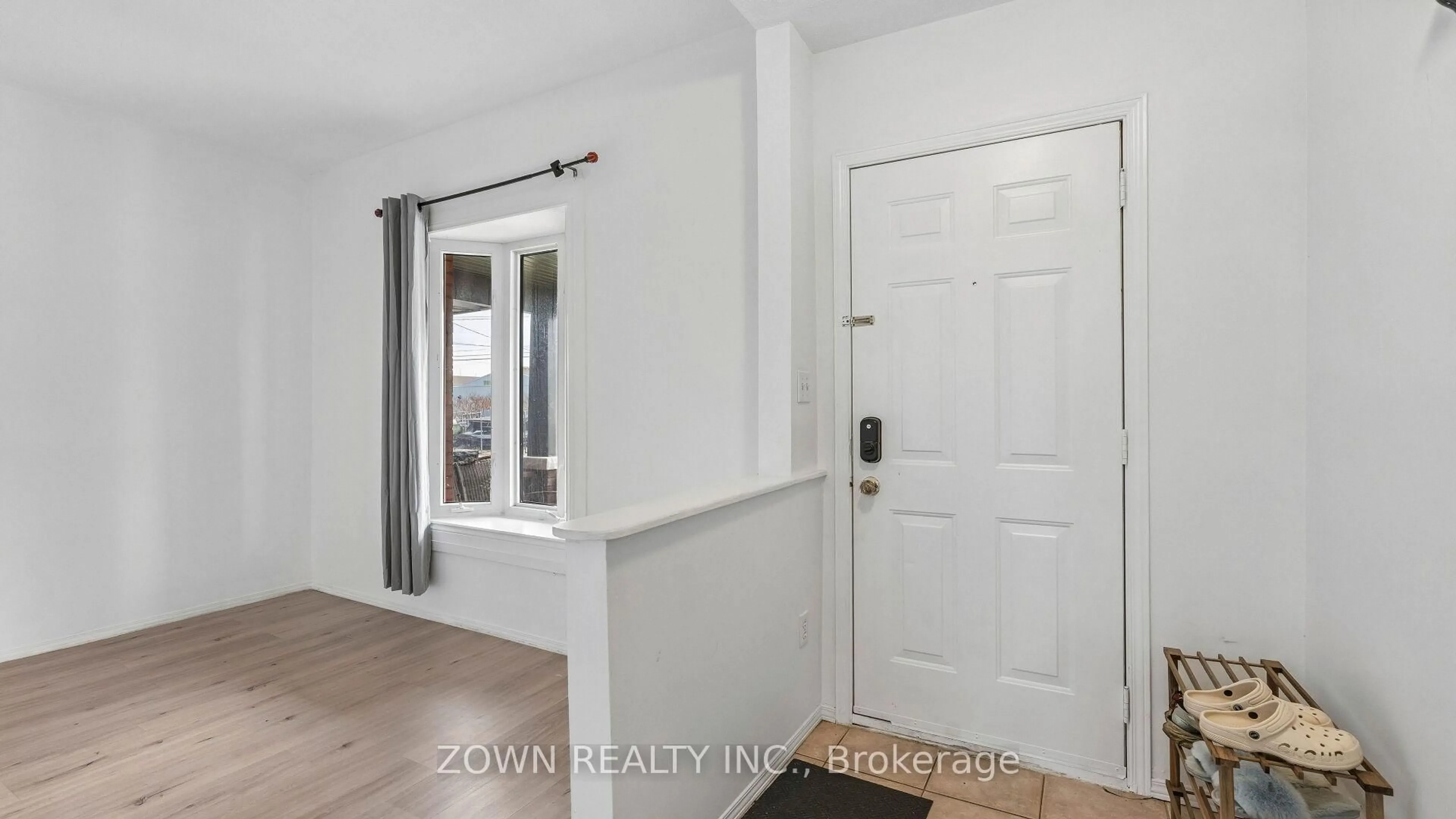 Indoor entryway for 111 Hillyard St, Hamilton Ontario L8L 6B5