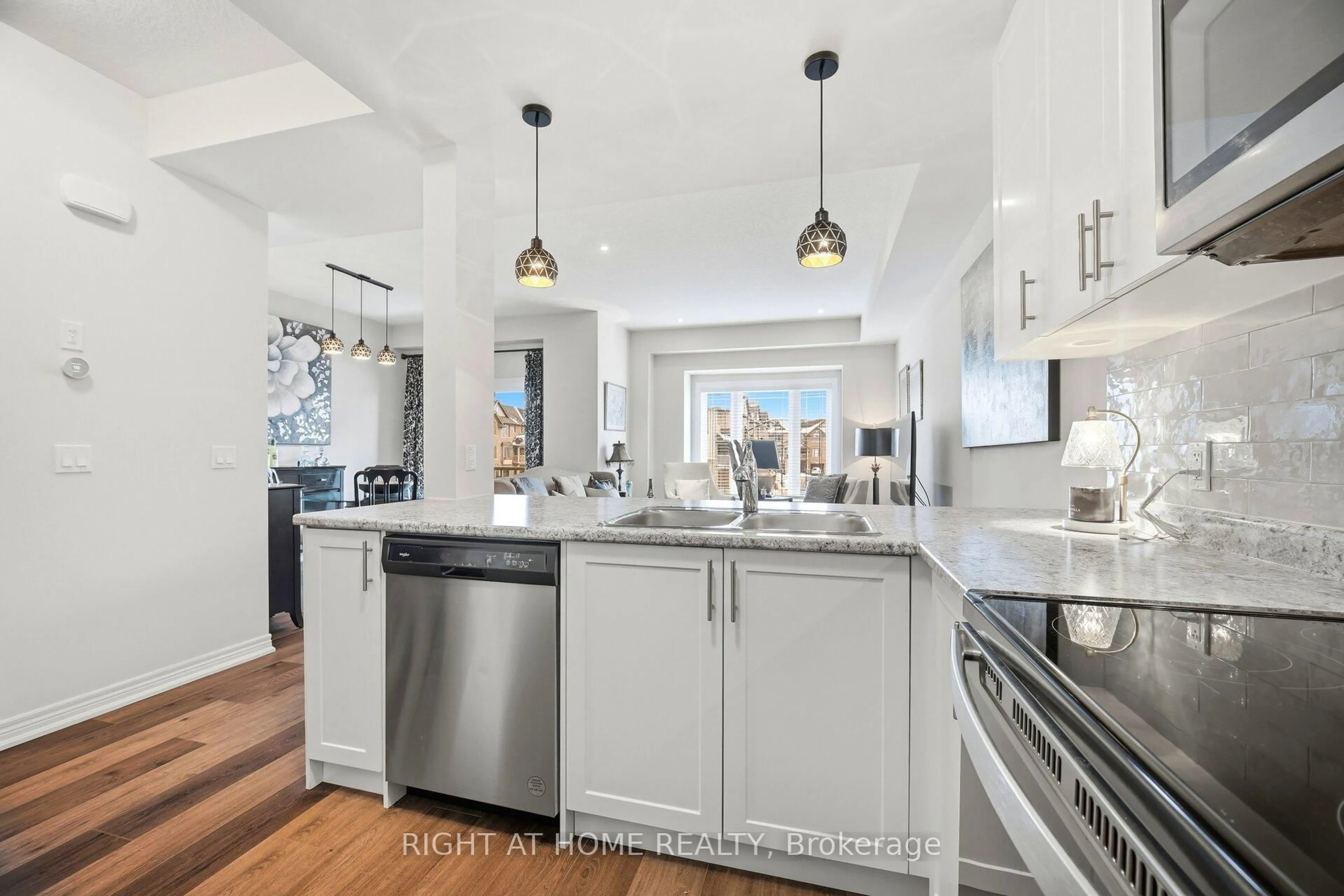 Open concept kitchen, ceramic/tile floor for 19 Picardy Dr #61, Hamilton Ontario L8J 2T7