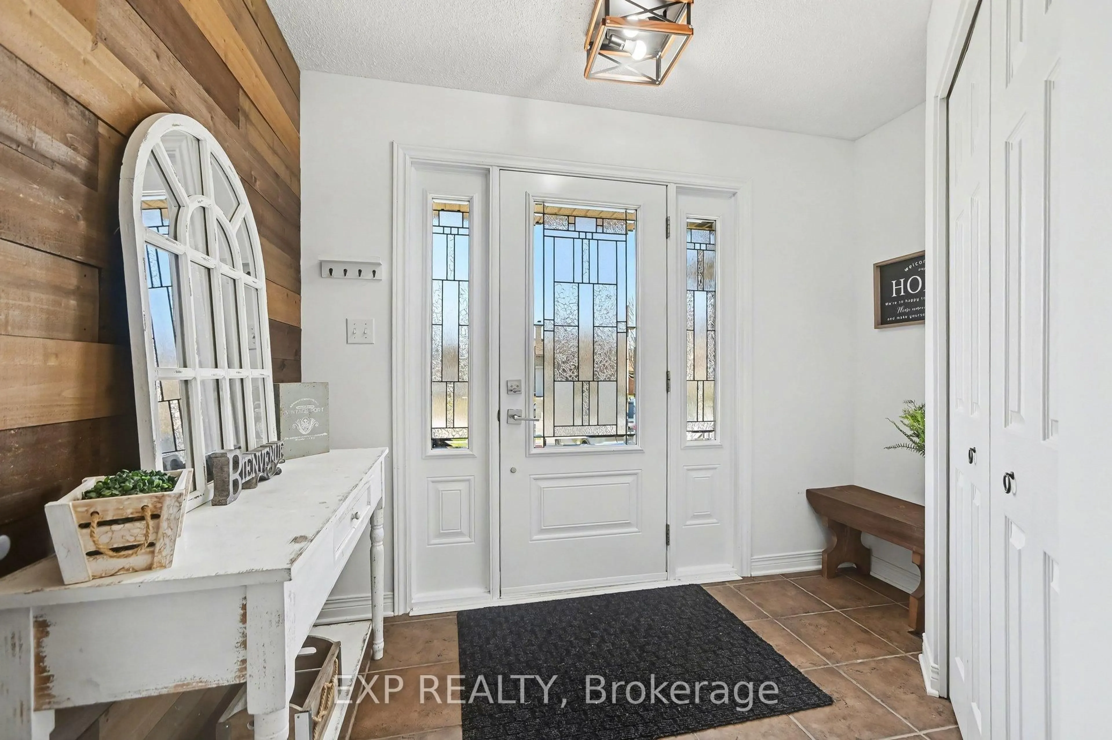 Indoor entryway for 212 Jasper Cres, Clarence-Rockland Ontario K4K 0A3