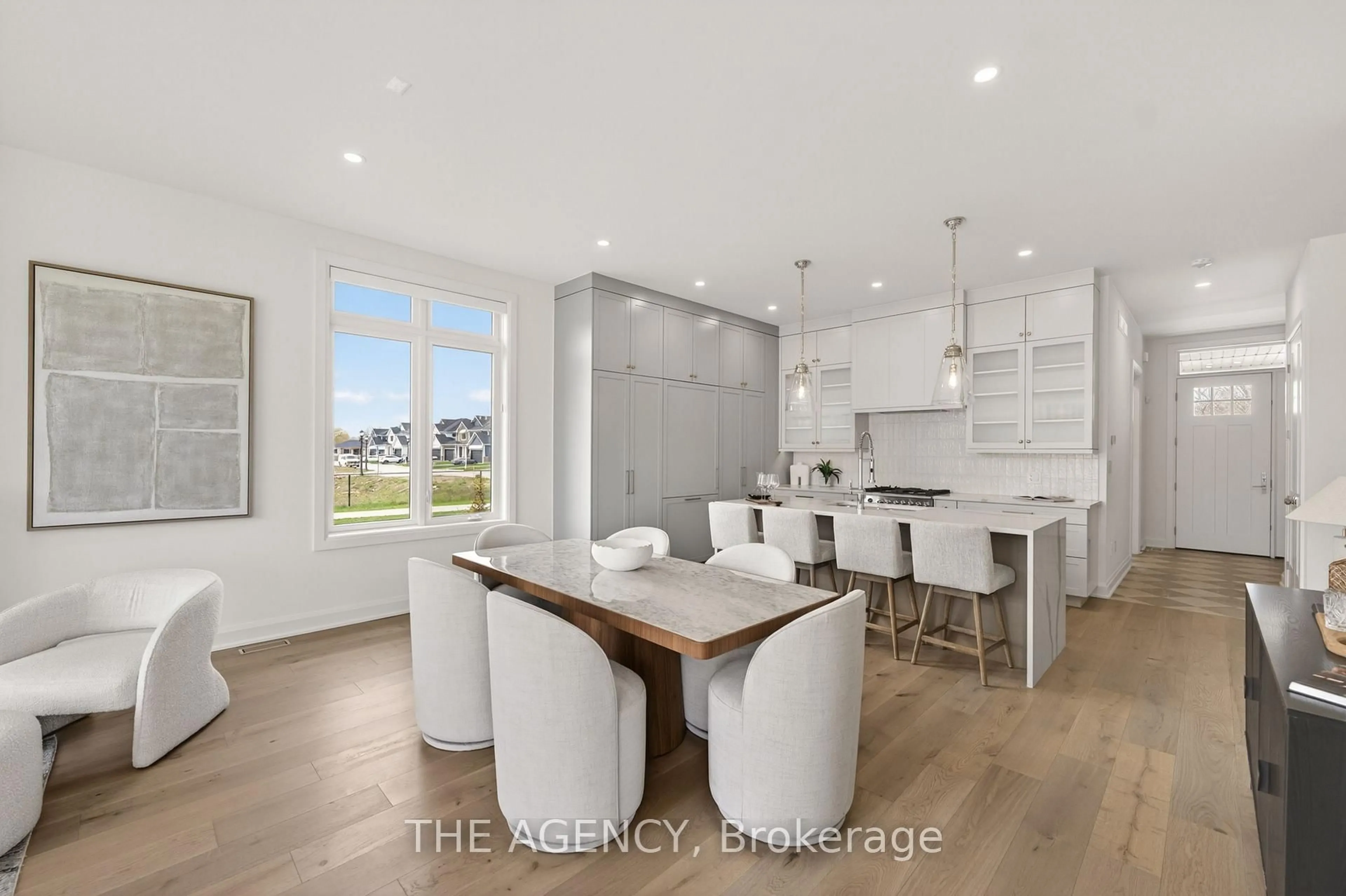 Open concept kitchen, wood/laminate floor for 537 Mississauga Ave, Fort Erie Ontario L2A 1C2