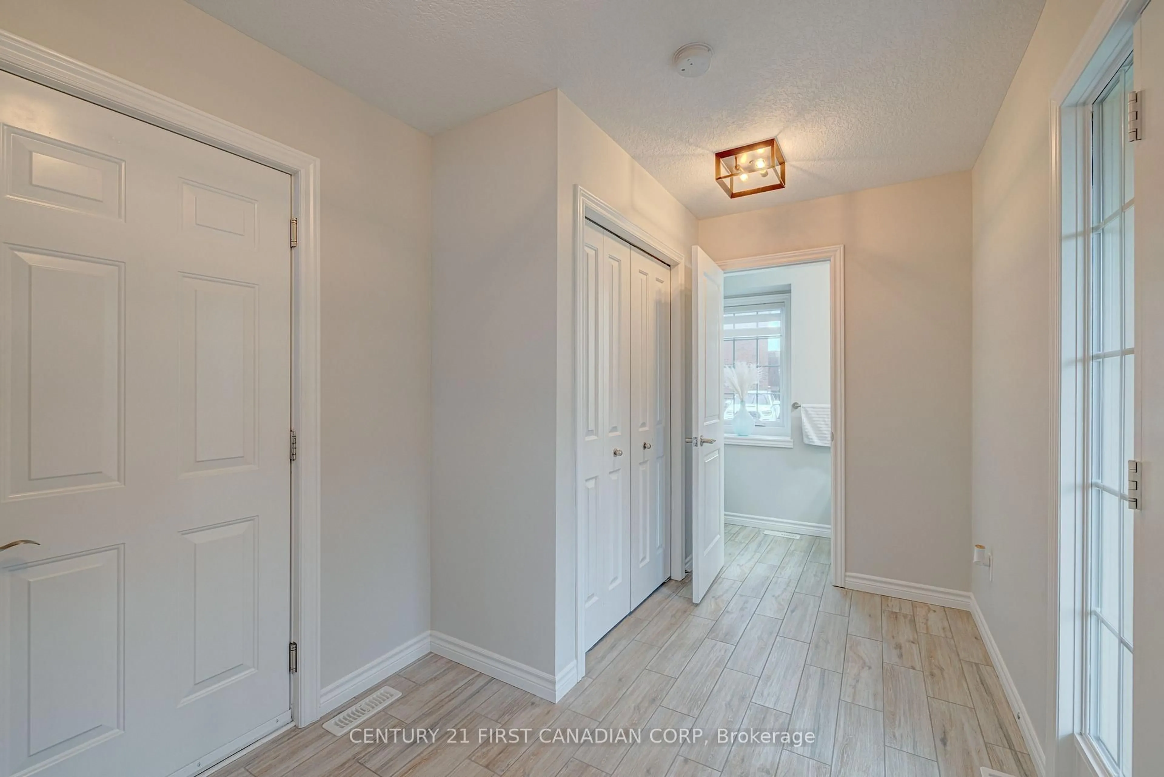 Indoor entryway for 3399 Castle Rock Pl #36, London South Ontario N6L 0C8