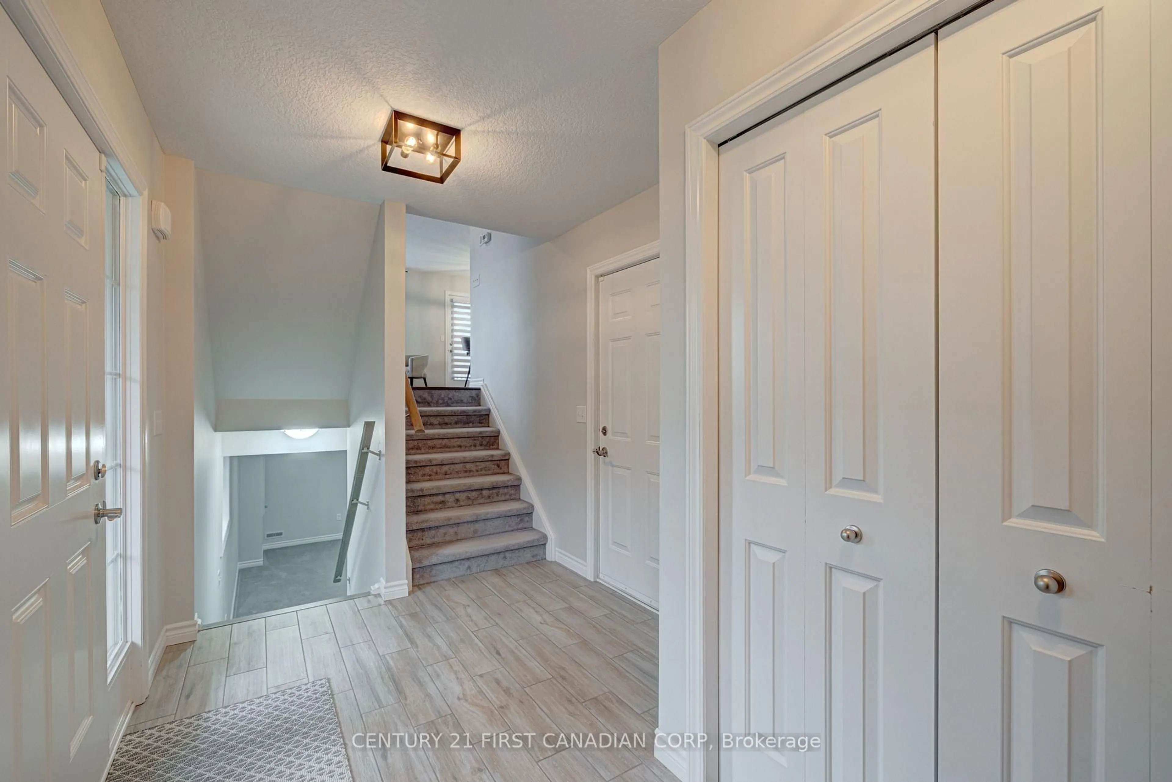 Indoor entryway for 3399 Castle Rock Pl #36, London South Ontario N6L 0C8