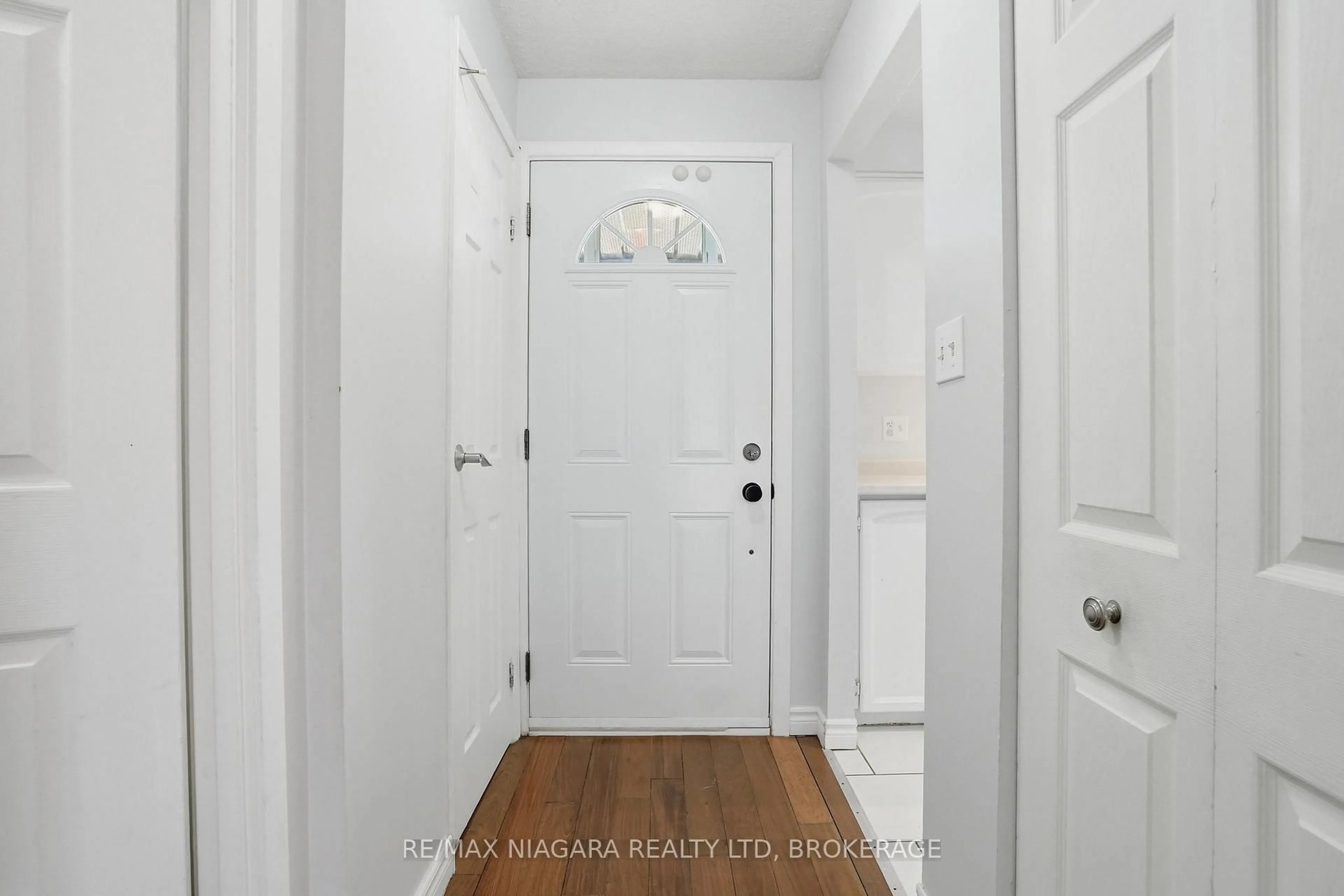Indoor entryway for 151 Linwell Rd #64, St. Catharines Ontario L2N 6P3