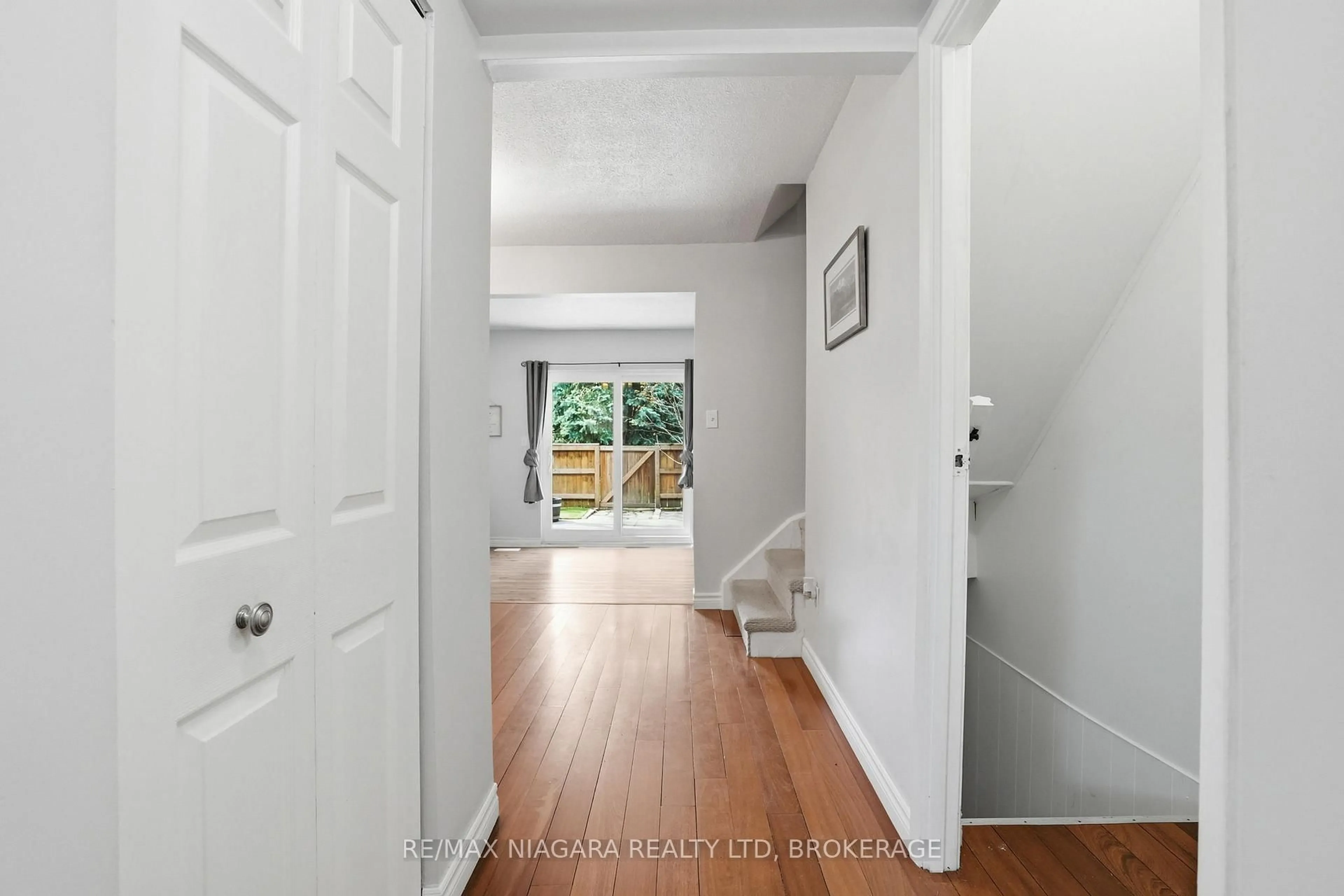 Indoor entryway for 151 Linwell Rd #64, St. Catharines Ontario L2N 6P3
