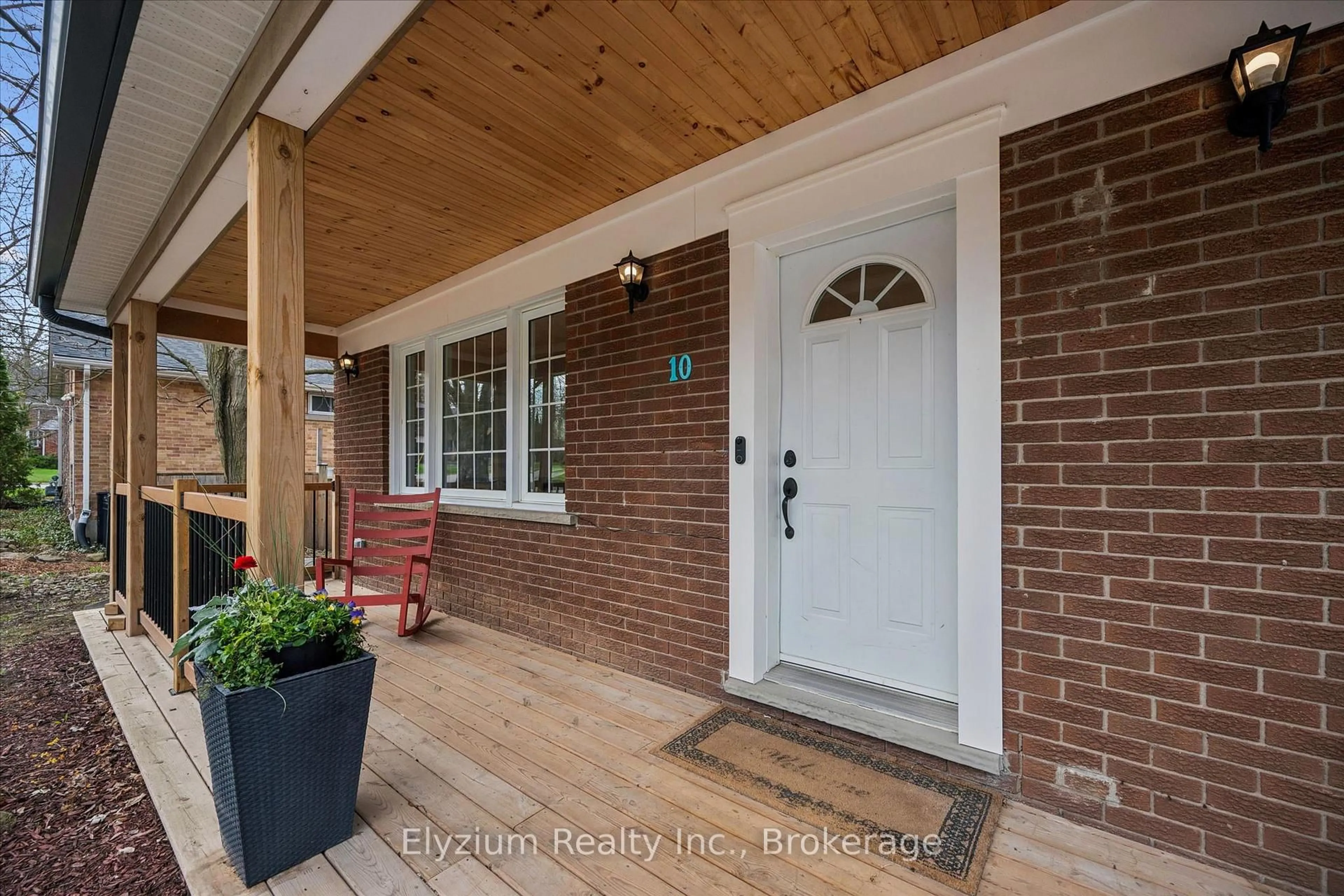 Indoor entryway for 10 Winston Cres, Guelph Ontario N1E 2J9