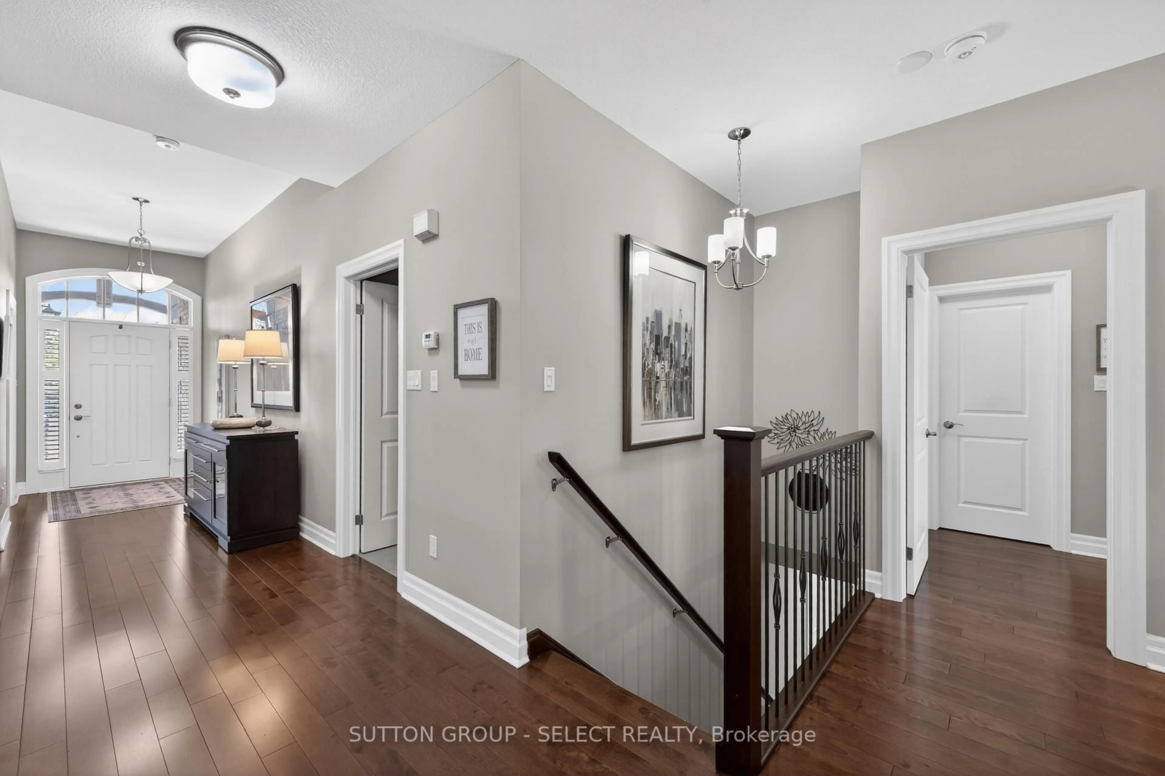 Indoor entryway for 725 Eagletrace Dr #30, London North Ontario N6G 0J7