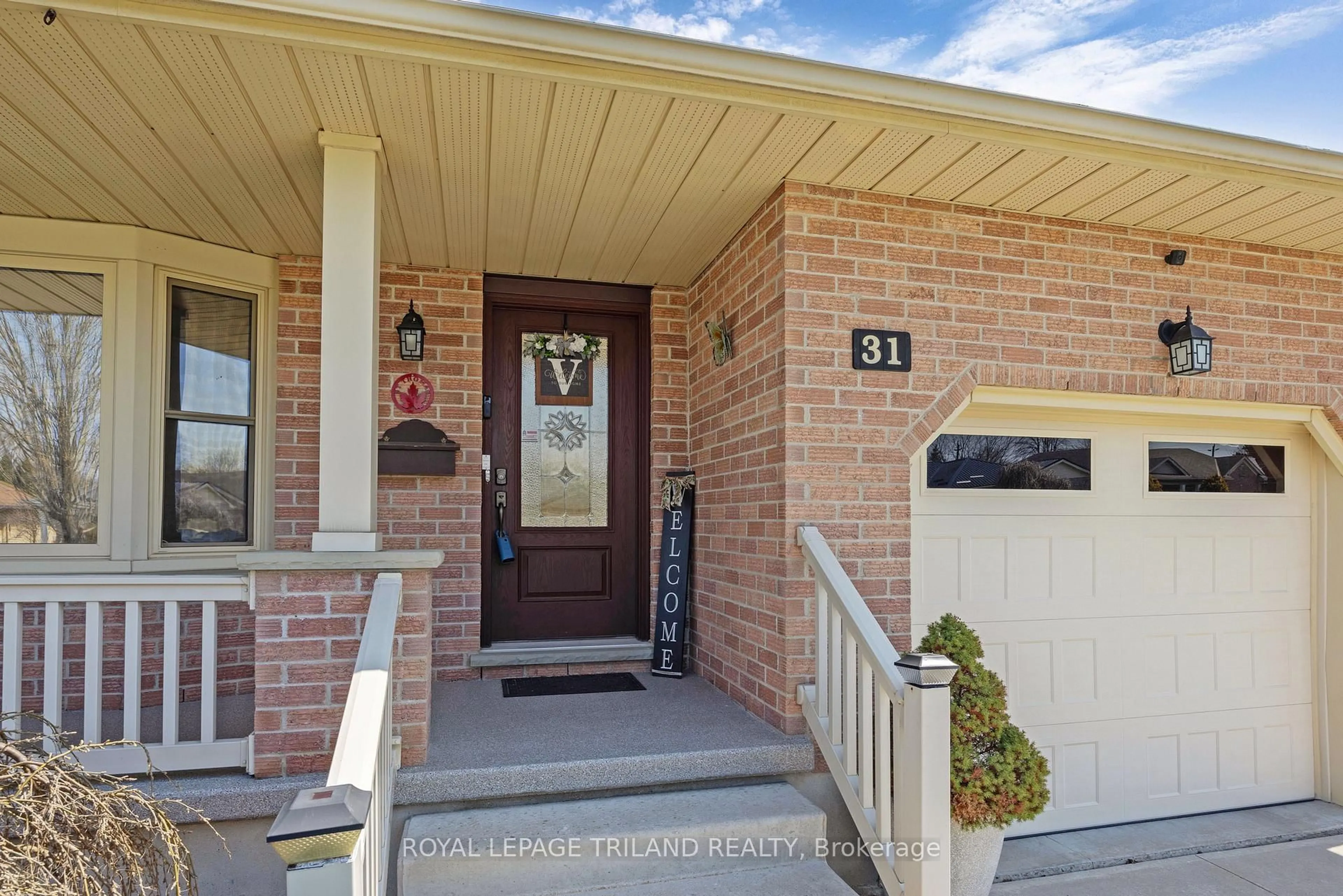 Indoor entryway for 31 Neal Ave, St. Thomas Ontario N5R 6B5