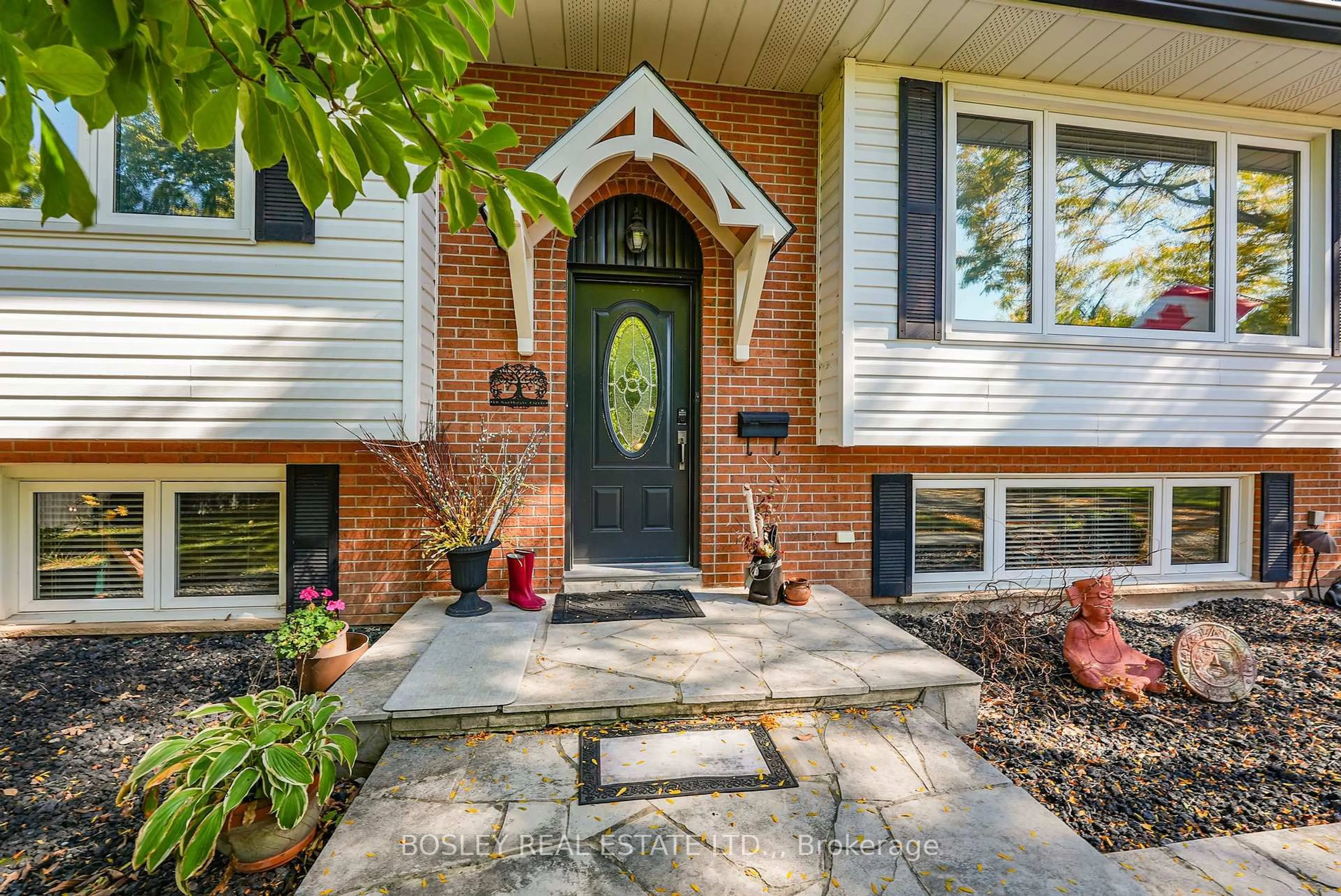 Home with brick exterior material, street for 10 Northgate Circ, Niagara-on-the-Lake Ontario L0S 1J0