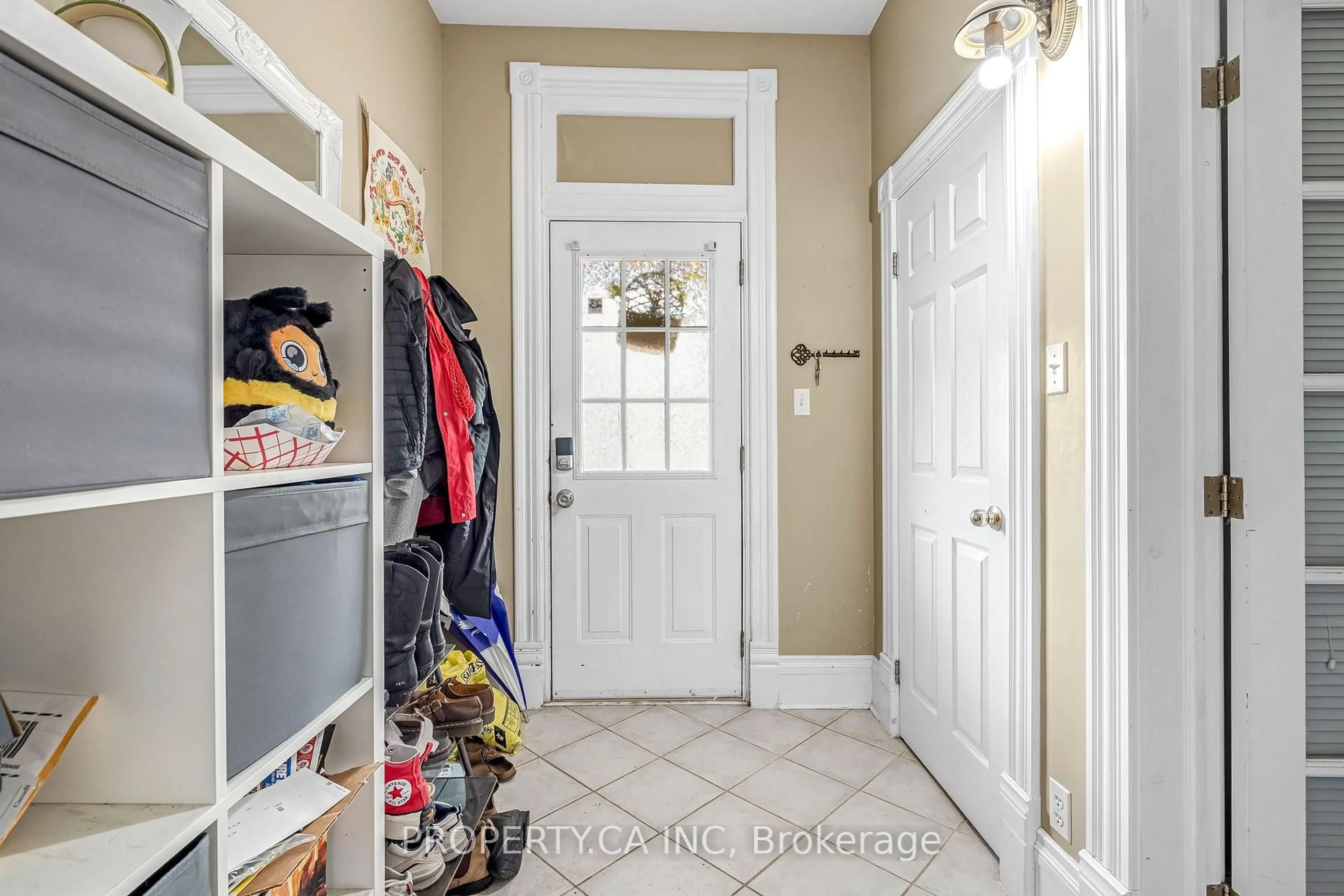 Indoor entryway for 23 Saunby St, London North Ontario N6G 1A2