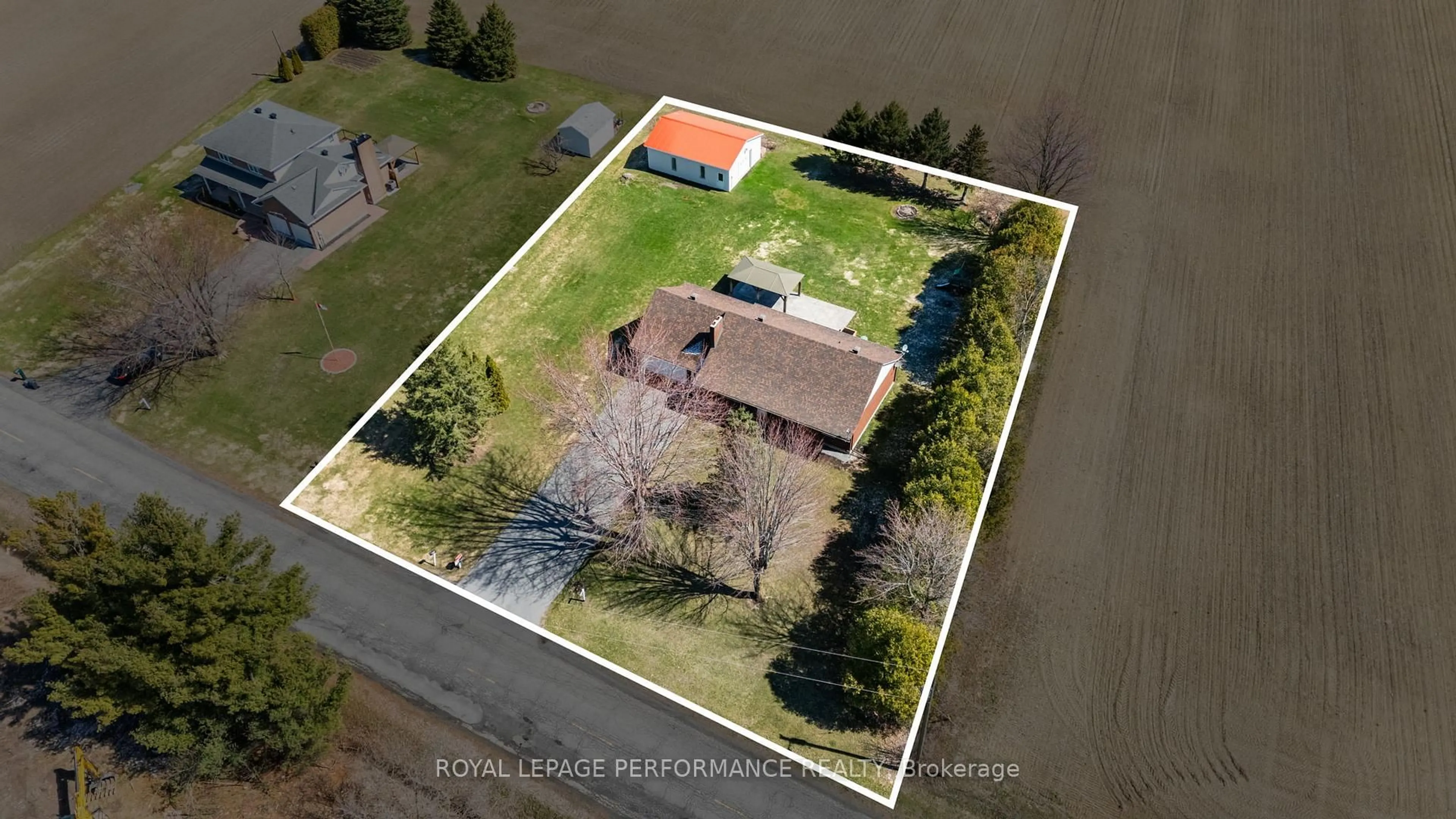 A pic from outside/outdoor area/front of a property/back of a property/a pic from drone, building for 1547 St Jacques Rd, Russell Ontario K0A 1W0