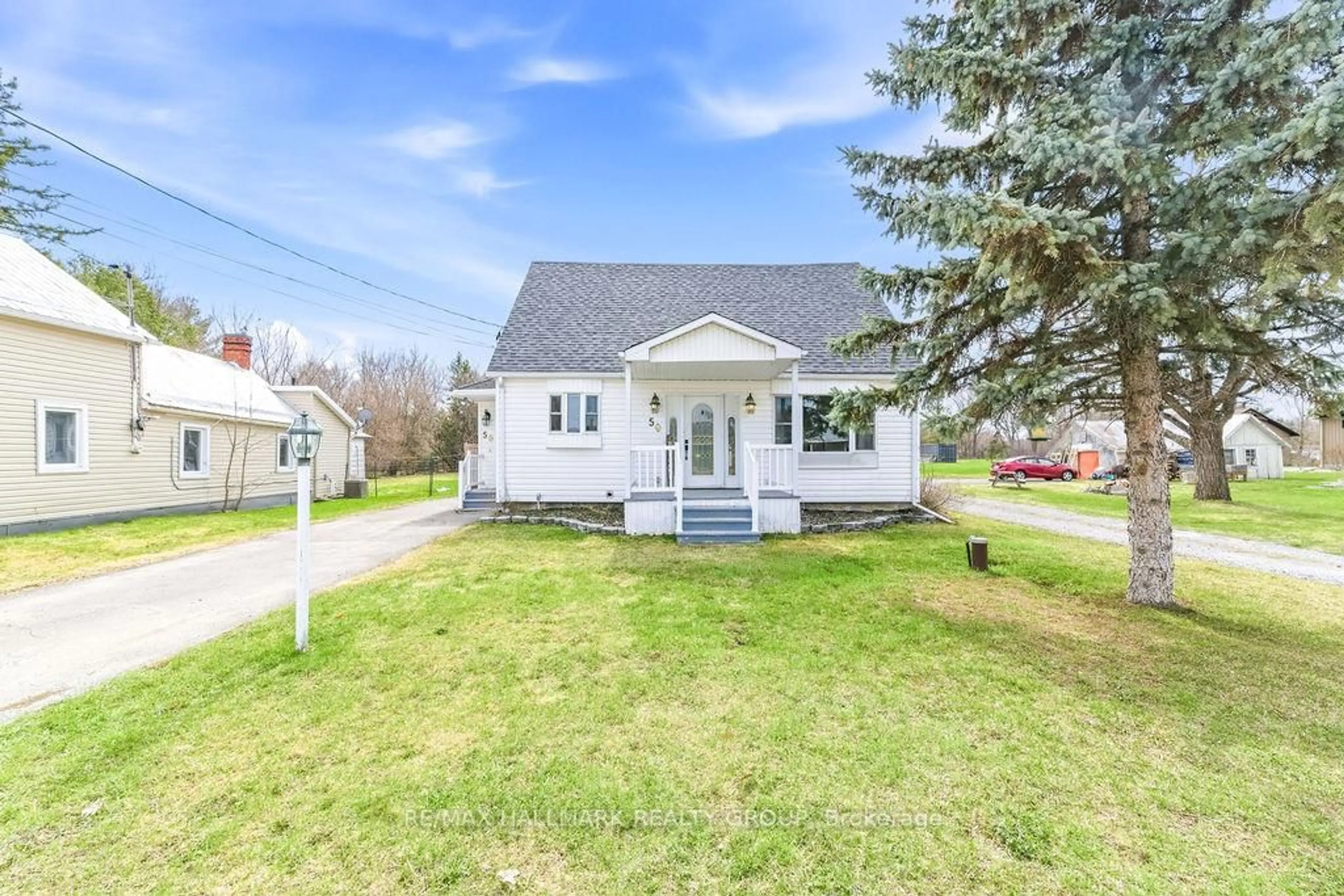 A pic from outside/outdoor area/front of a property/back of a property/a pic from drone, street for 50 Poole St, Arnprior Ontario K7S 1J2