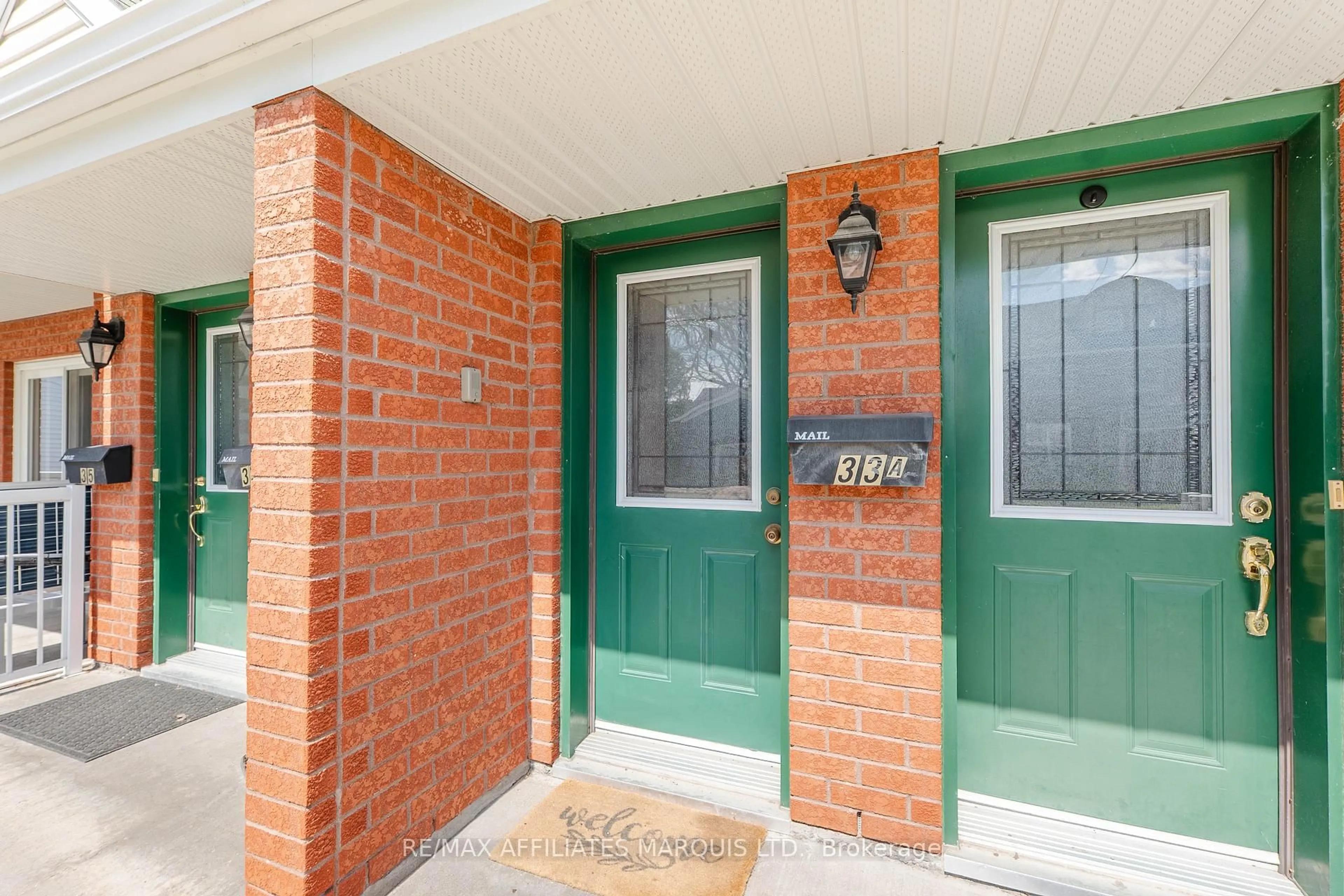 Indoor entryway for 33 First St #5, Cornwall Ontario K6J 1B8