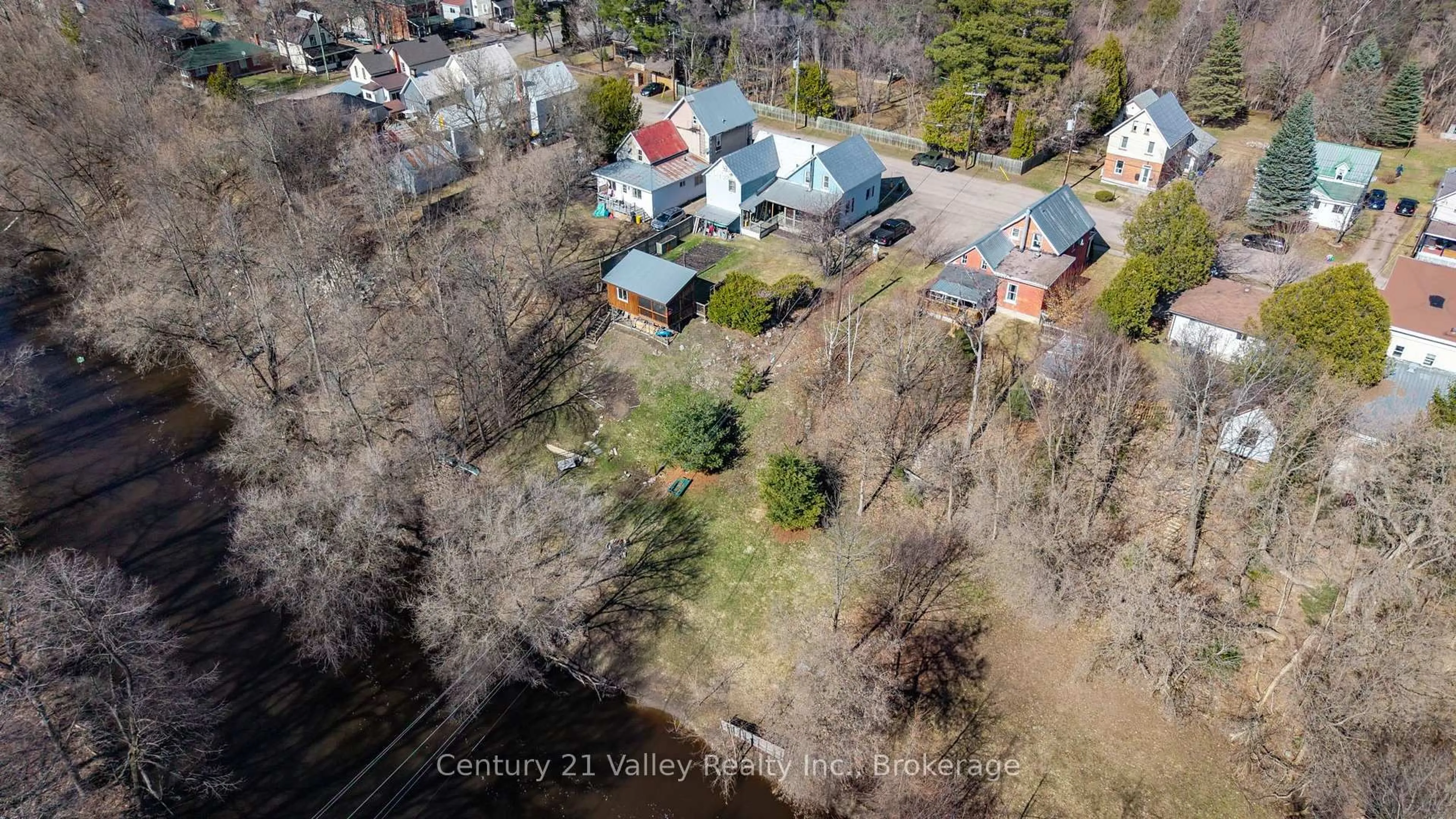 A pic from outside/outdoor area/front of a property/back of a property/a pic from drone, street for 442 Moffat St, Pembroke Ontario K8A 3Y1