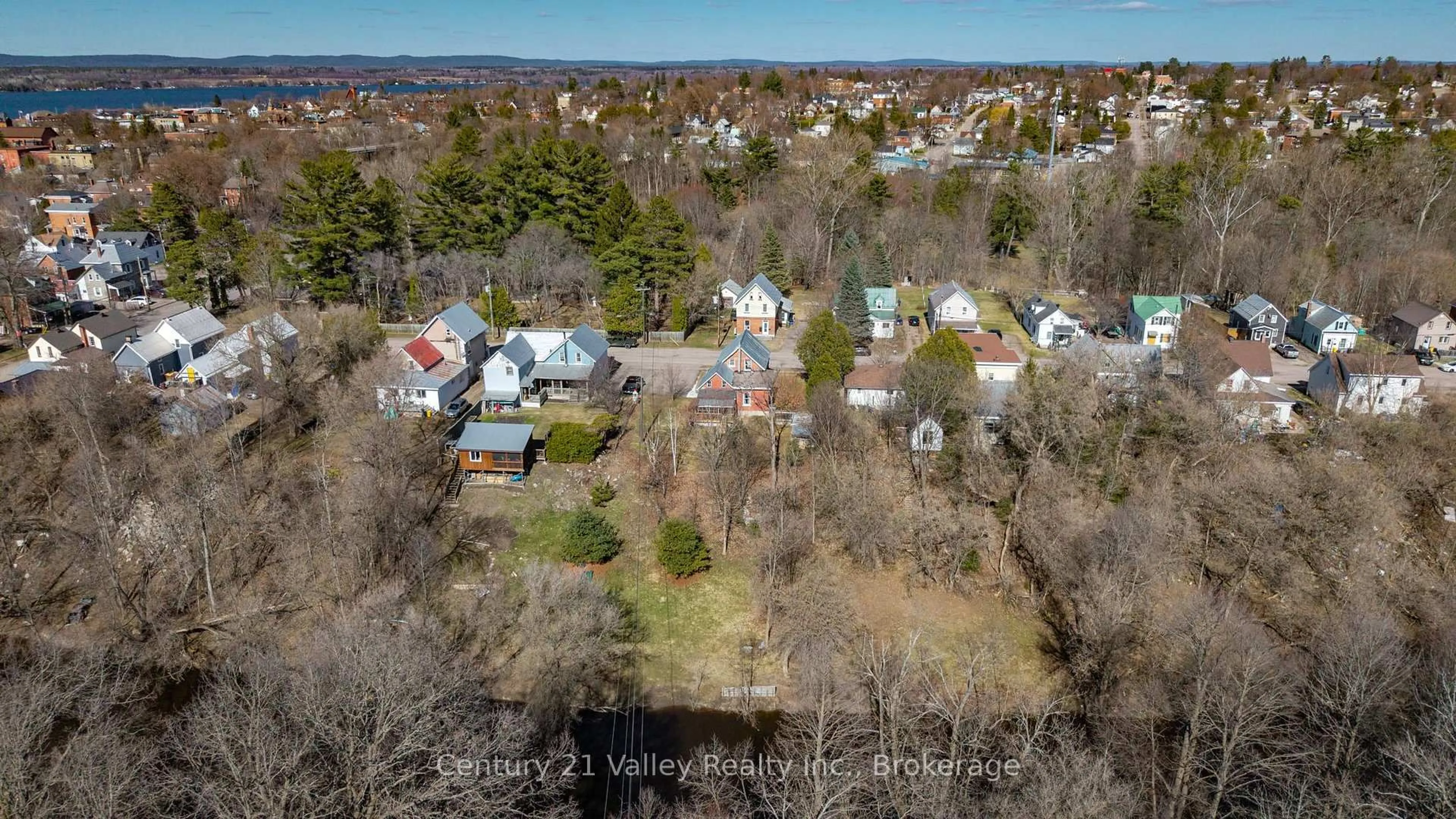 A pic from outside/outdoor area/front of a property/back of a property/a pic from drone, street for 442 Moffat St, Pembroke Ontario K8A 3Y1