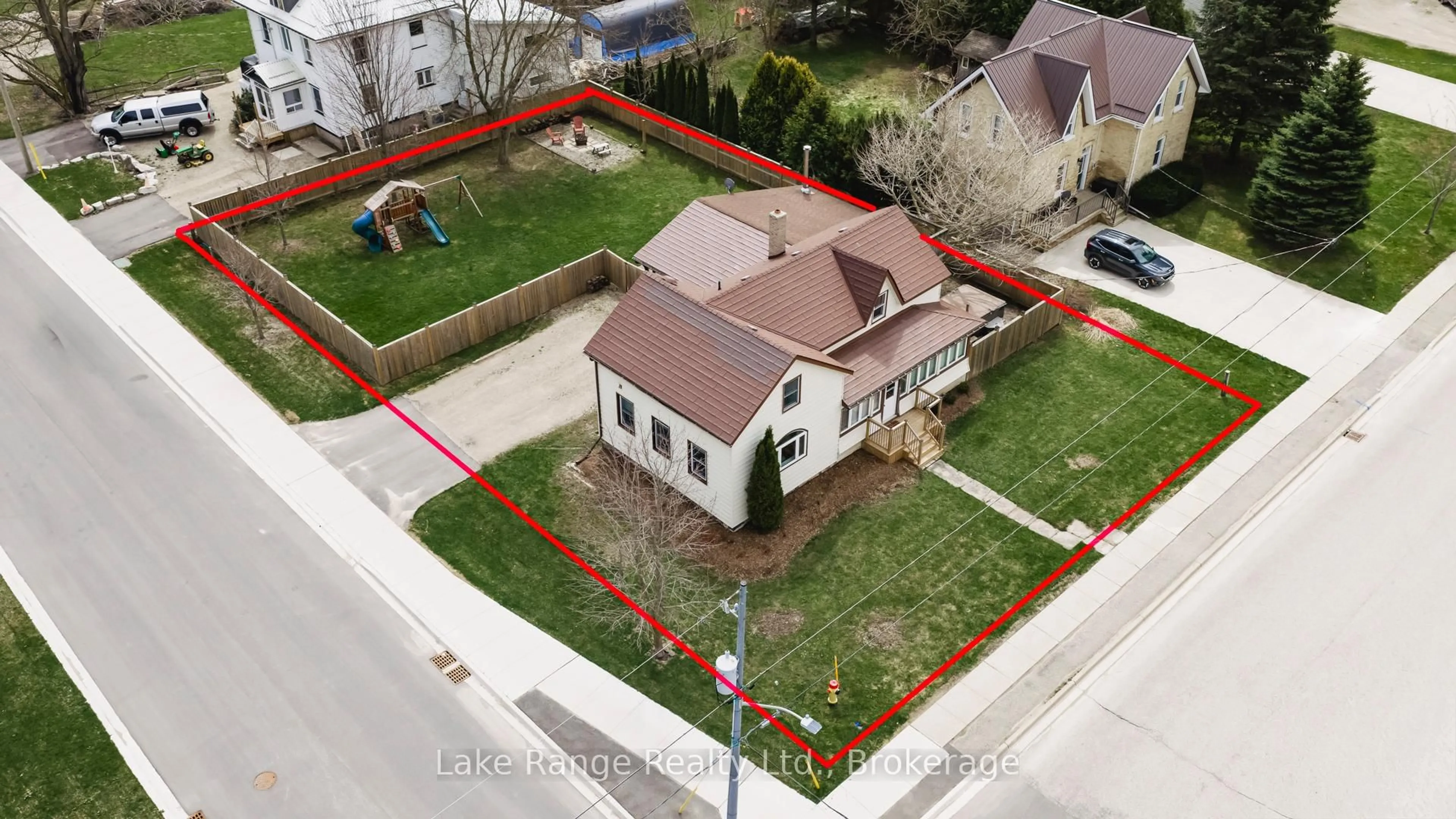 A pic from outside/outdoor area/front of a property/back of a property/a pic from drone, street for 537 Inglis St, Huron-Kinloss Ontario N0G 2H0