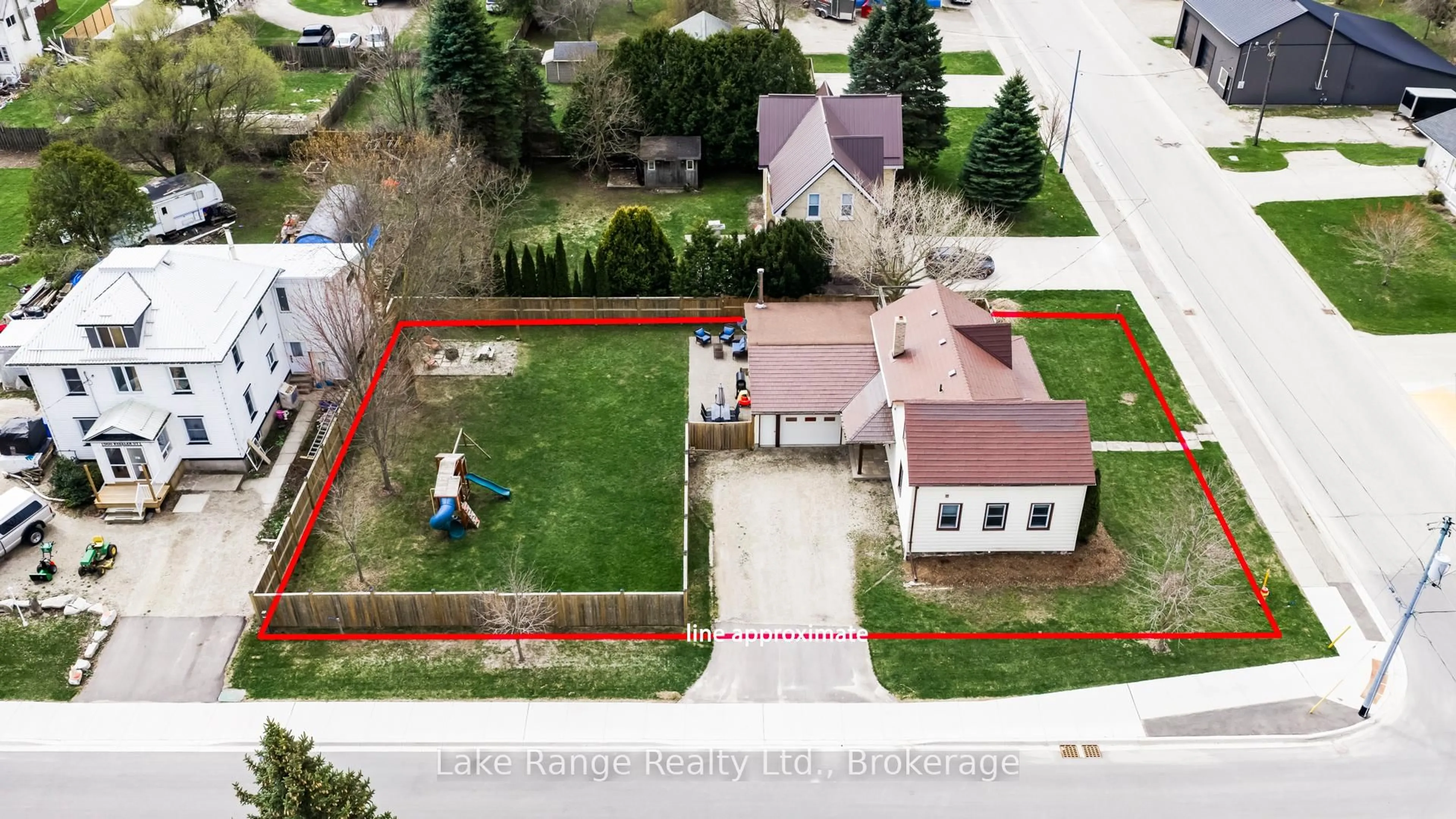 A pic from outside/outdoor area/front of a property/back of a property/a pic from drone, street for 537 Inglis St, Huron-Kinloss Ontario N0G 2H0
