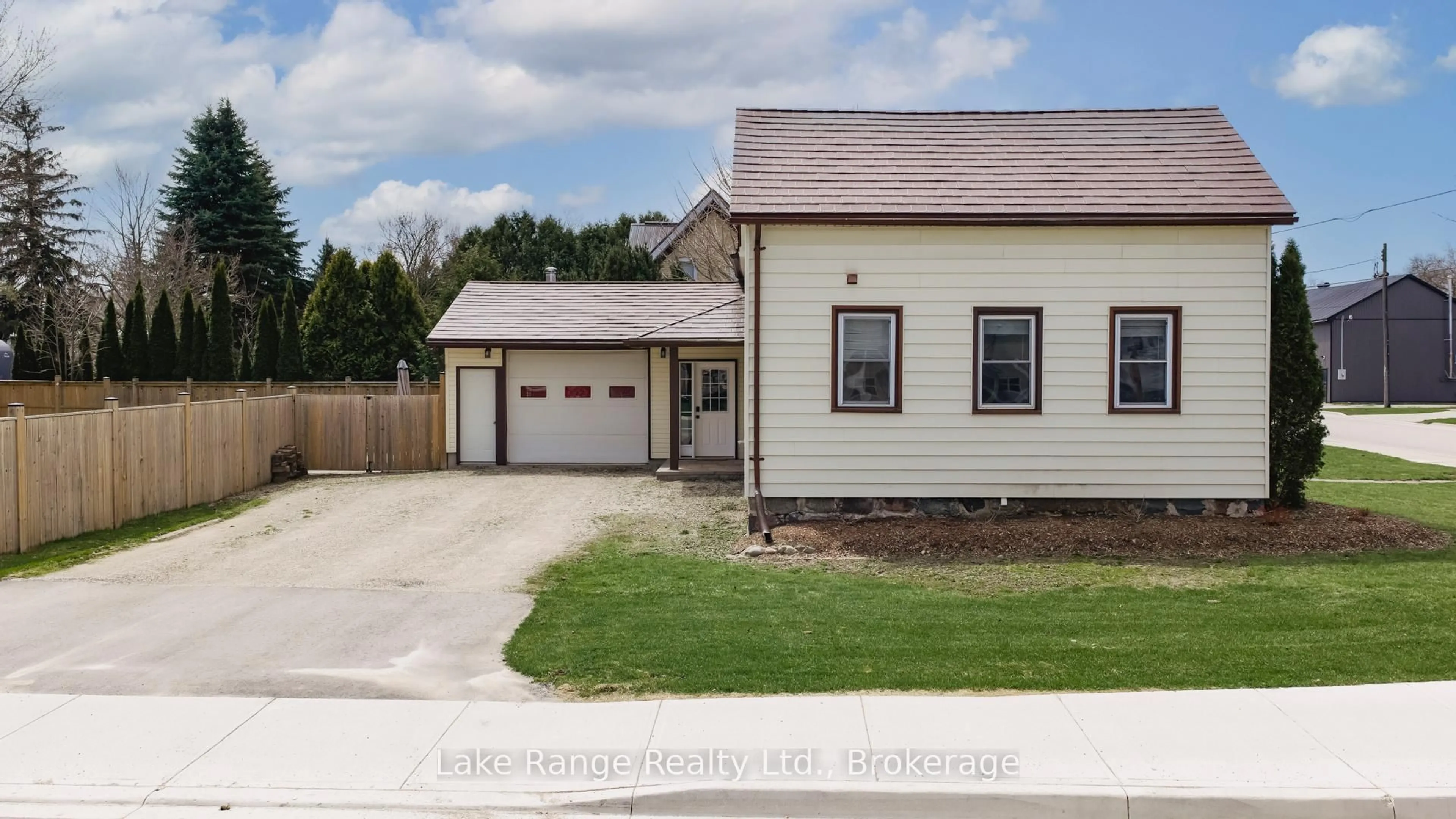 Home with vinyl exterior material, street for 537 Inglis St, Huron-Kinloss Ontario N0G 2H0