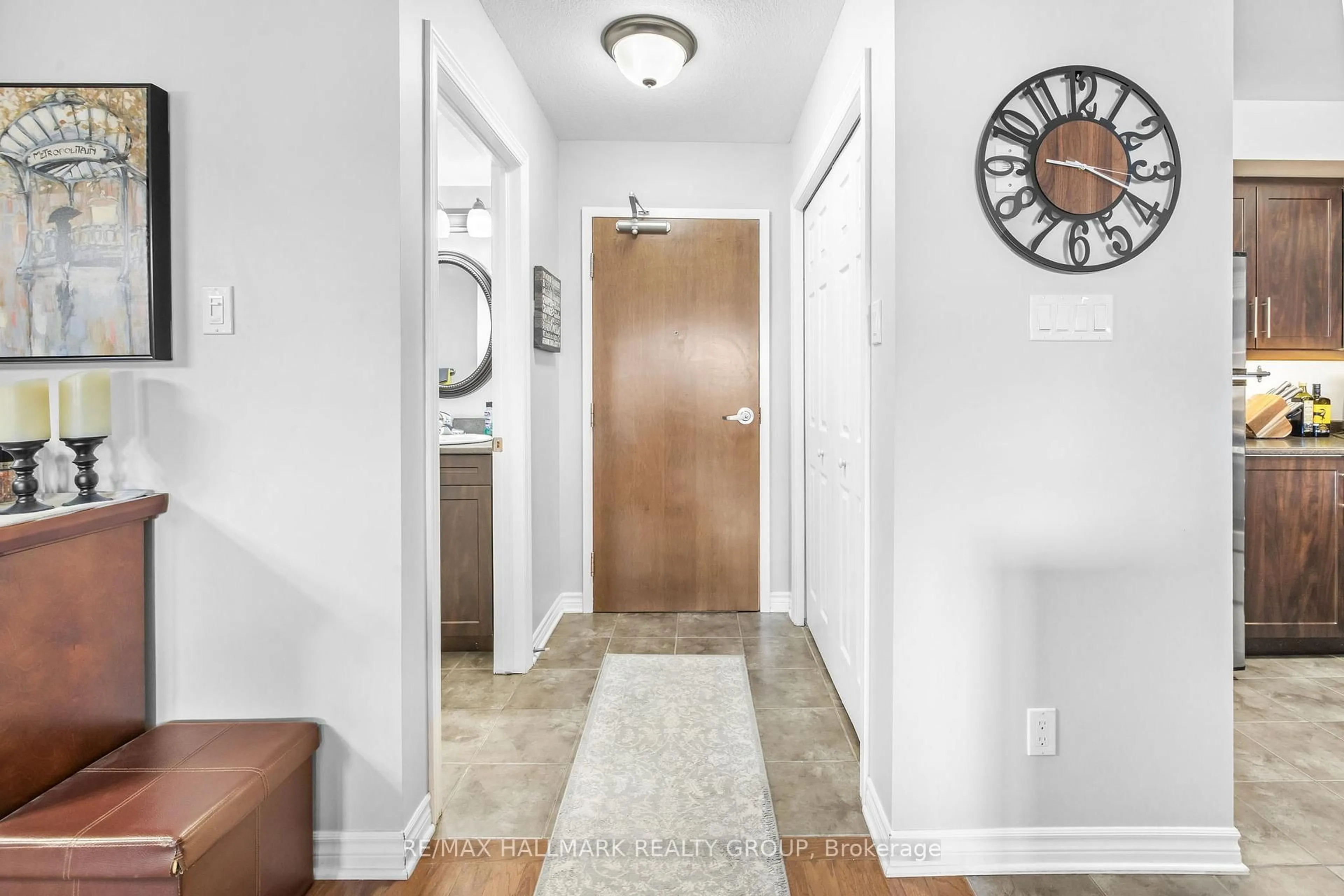 Indoor entryway for 398 VAN BUREN St #305, North Grenville Ontario K0G 1J0