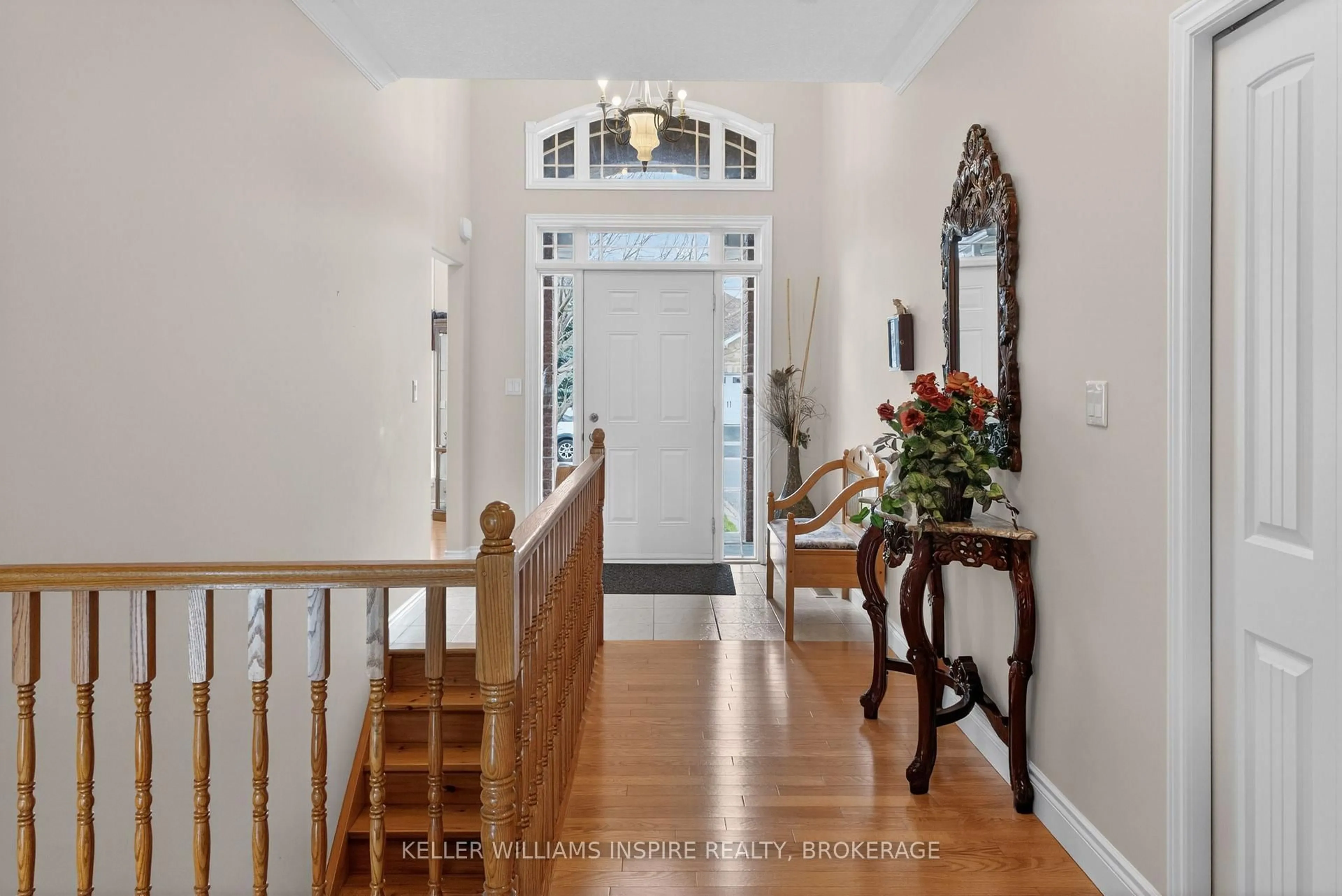 Indoor foyer for 520 Sydney St, Kingston Ontario K7P 0C8
