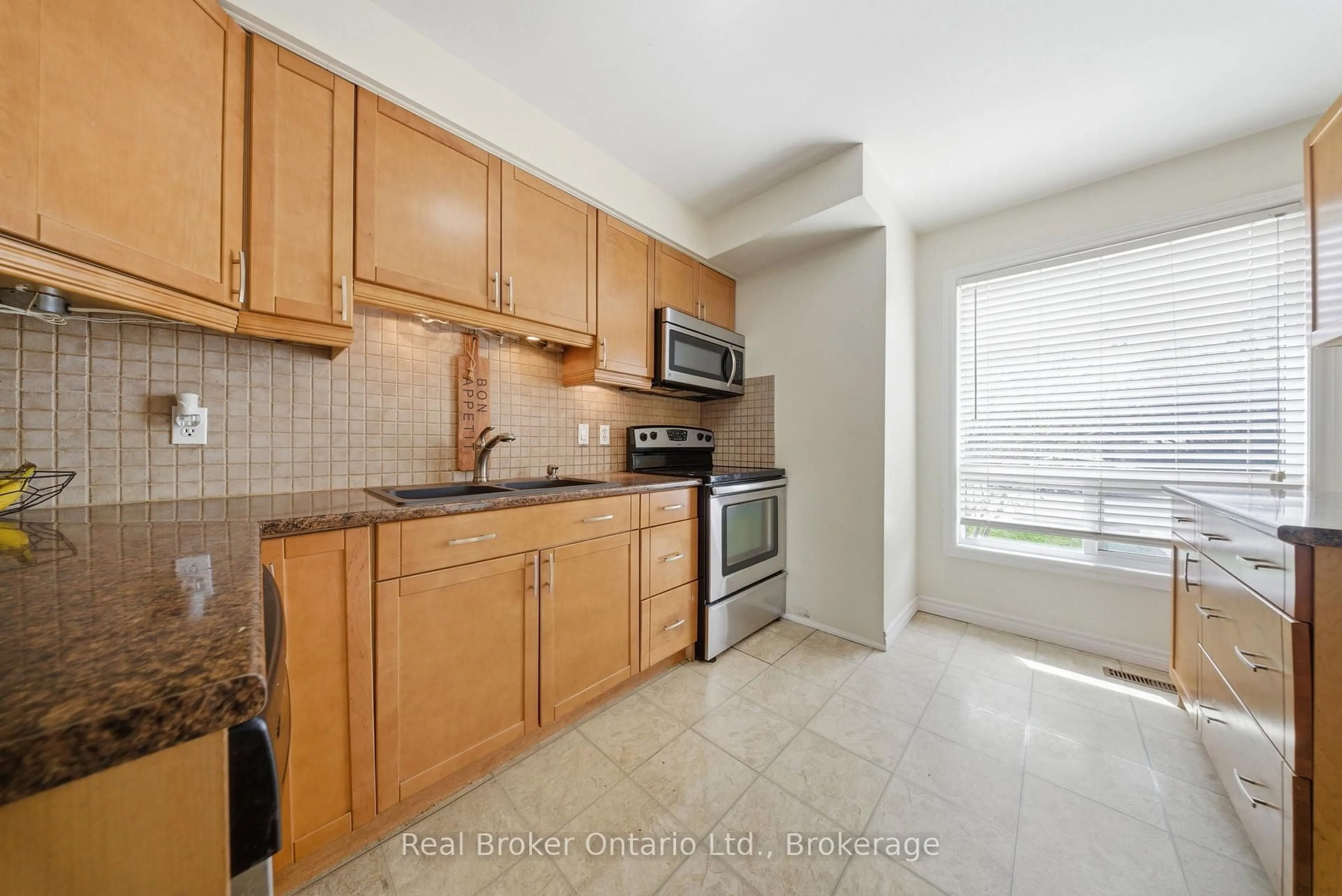 Standard kitchen, ceramic/tile floor for 32 Mowat Blvd #41, Kitchener Ontario N2E 1X4