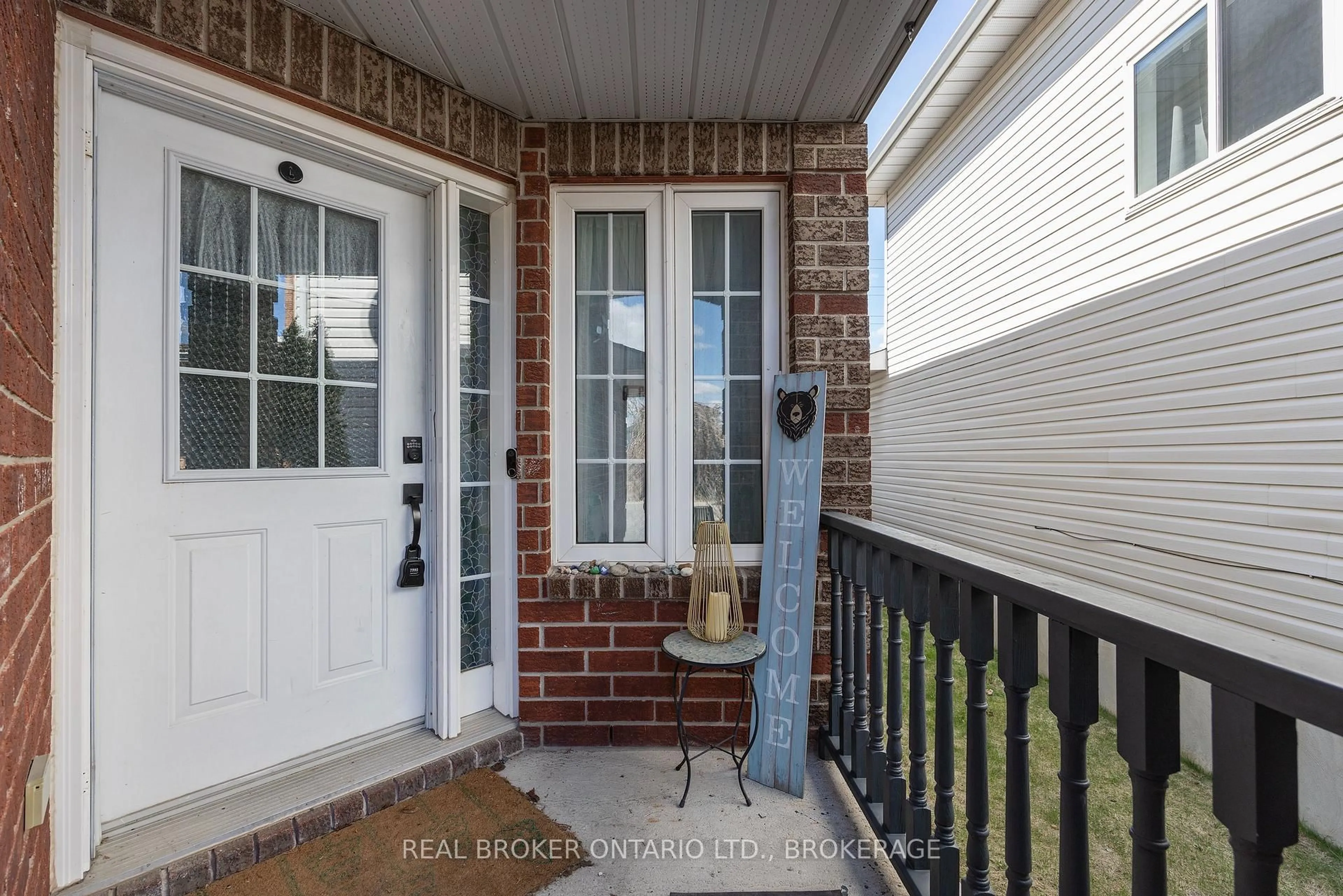 Indoor entryway for 1269 Juniper Dr, Kingston Ontario K7P 3G3