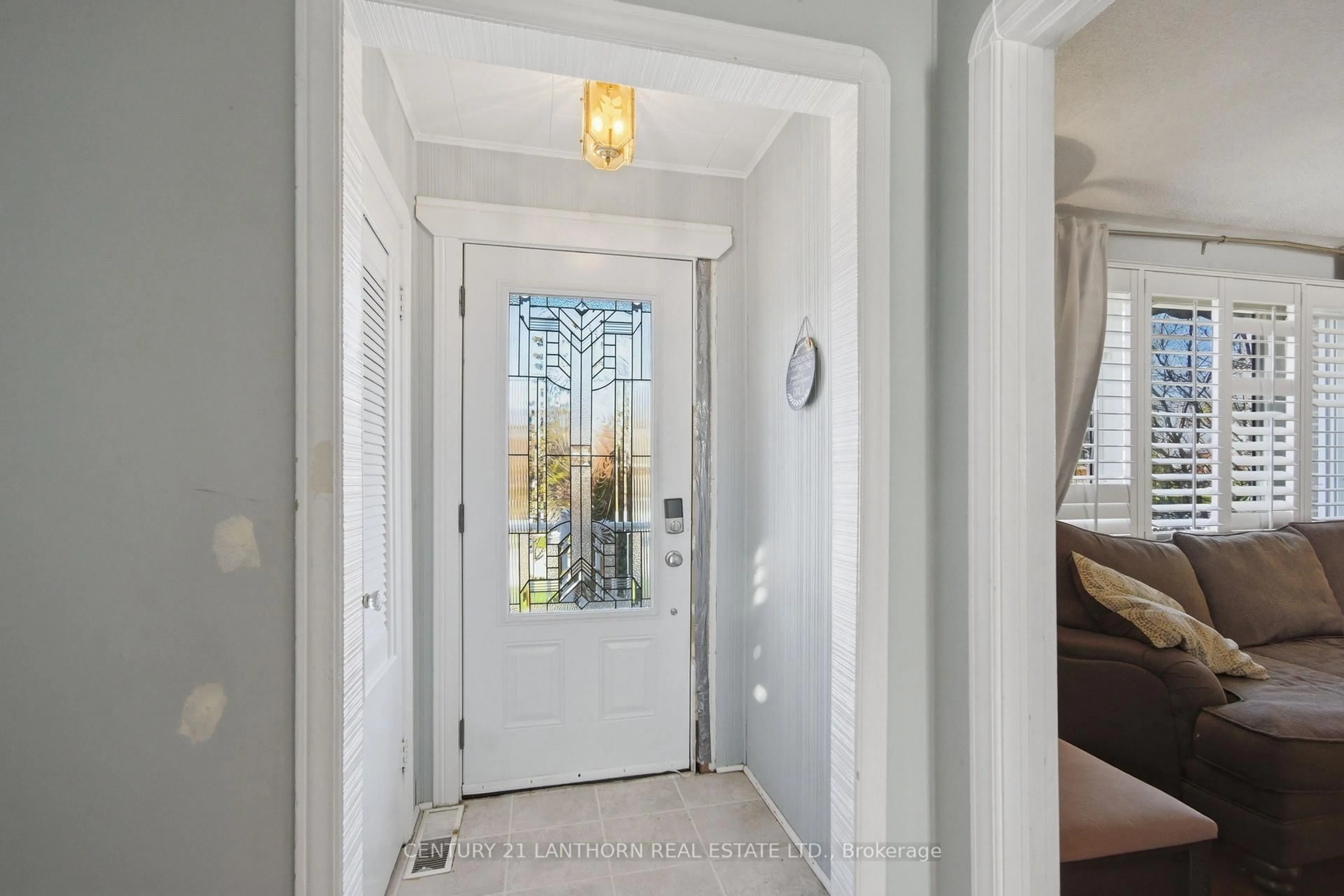 Indoor entryway for 1 Clarke Blvd, Belleville Ontario K8N 4C8